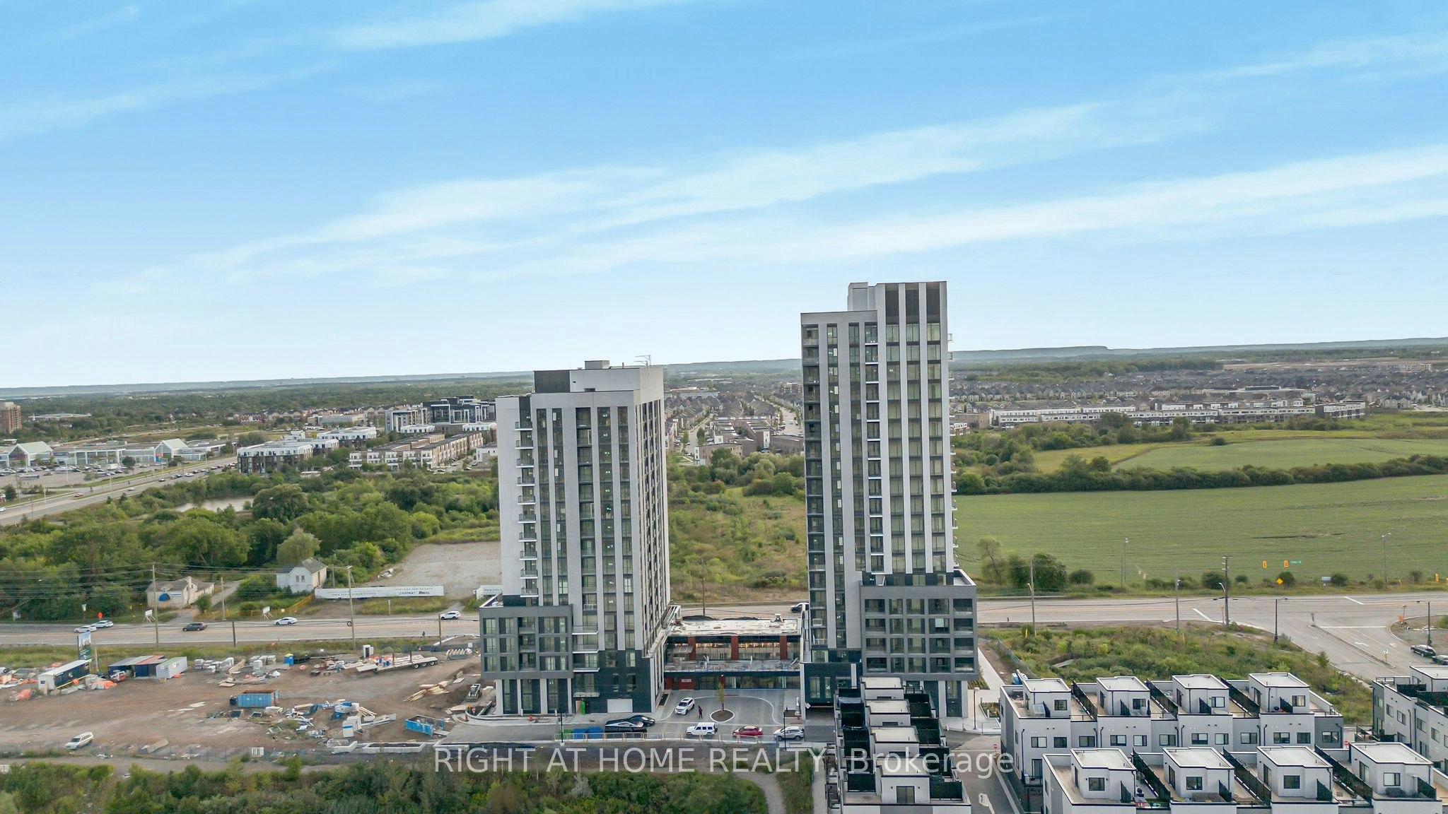 902-3071 Trafalgar Road, Oakville, ON, L6H 8C6 - 2
