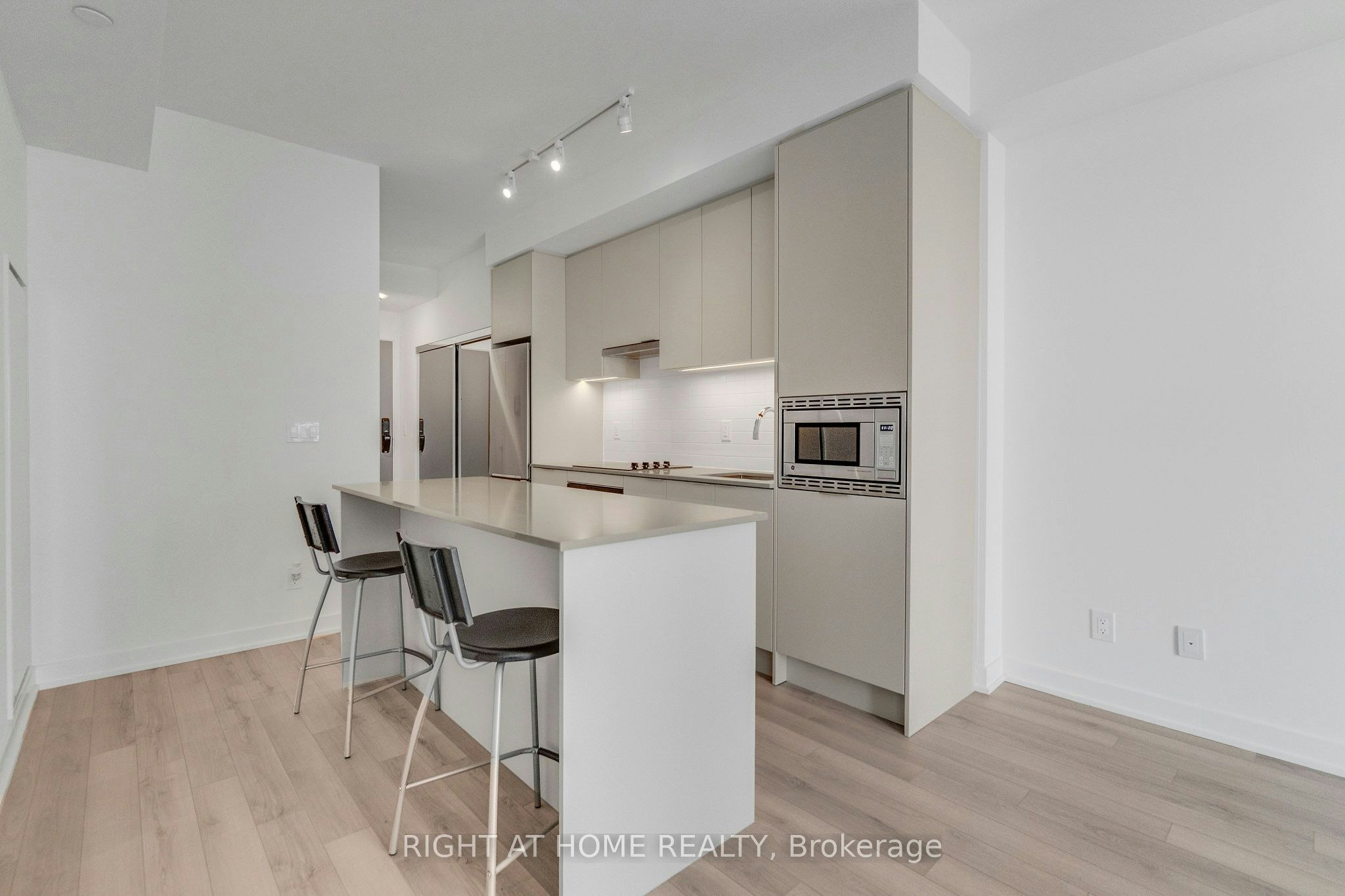 902-3071 Trafalgar Road, Oakville, ON, L6H 8C6 - 14