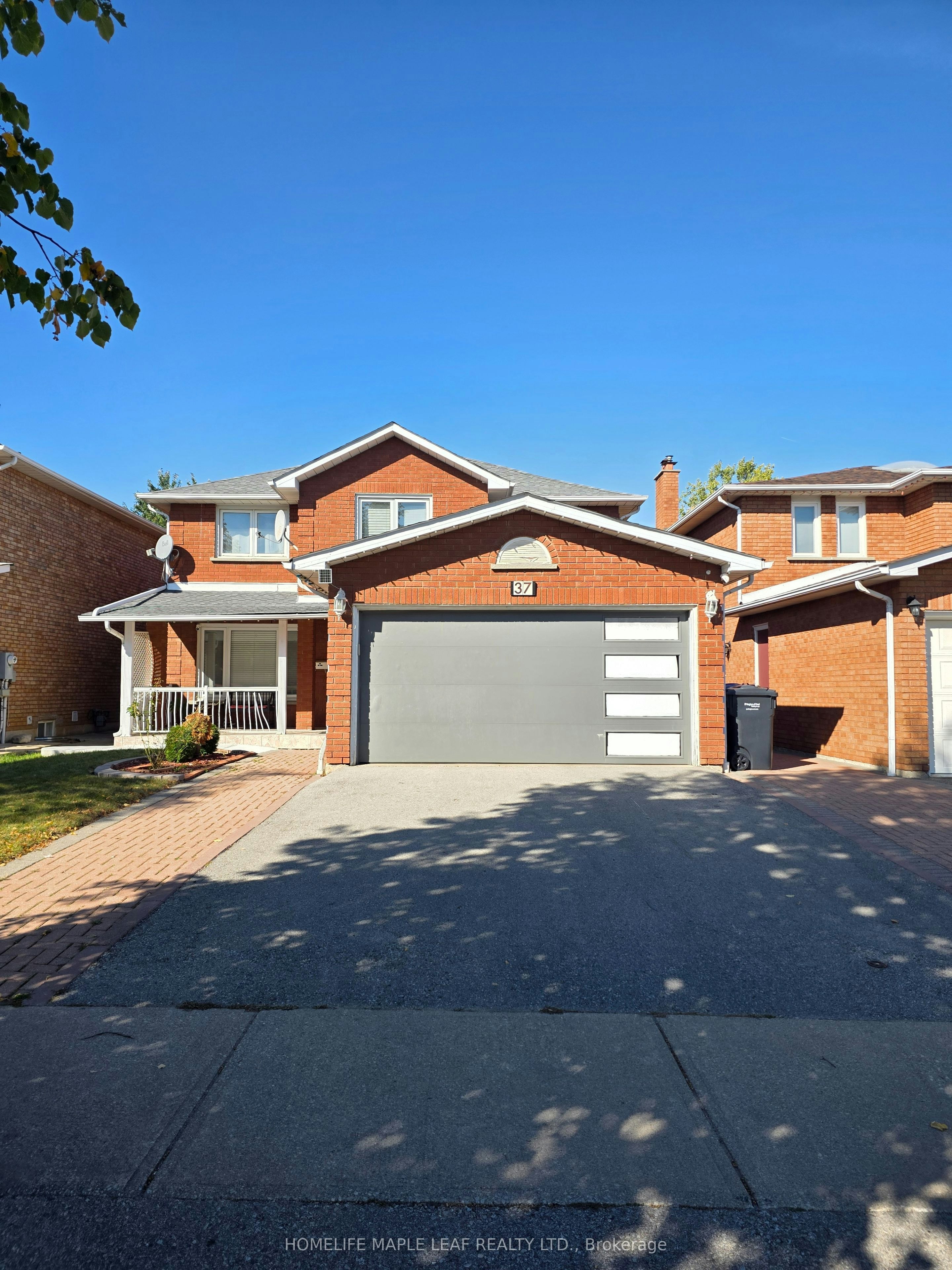 37 Coronation Circle, Brampton, ON, L6Z 4B1