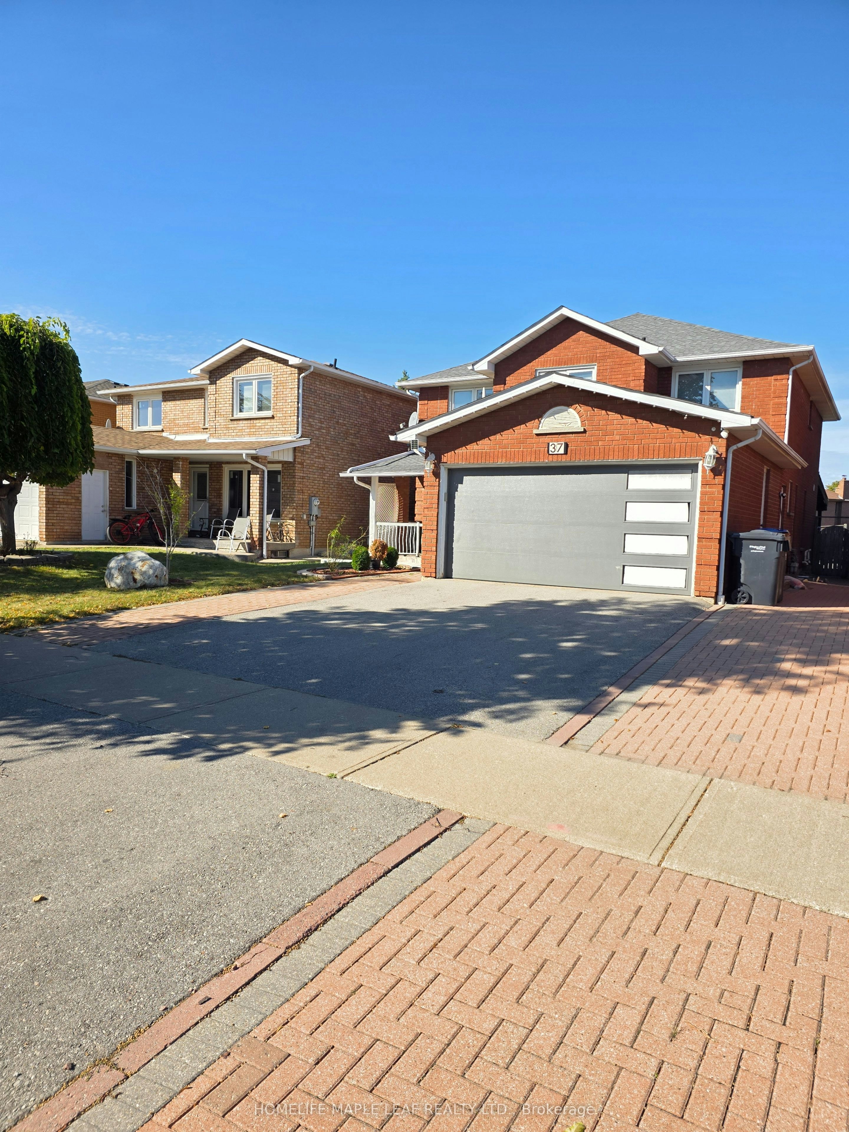 37 Coronation Circle, Brampton, ON, L6Z 4B1 2