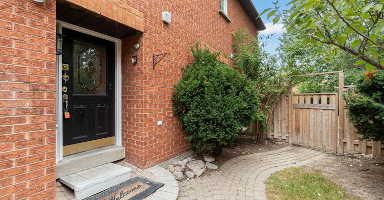 5031 Northern Lights Circle, Mississauga, ON, L5R 2P7 - 2