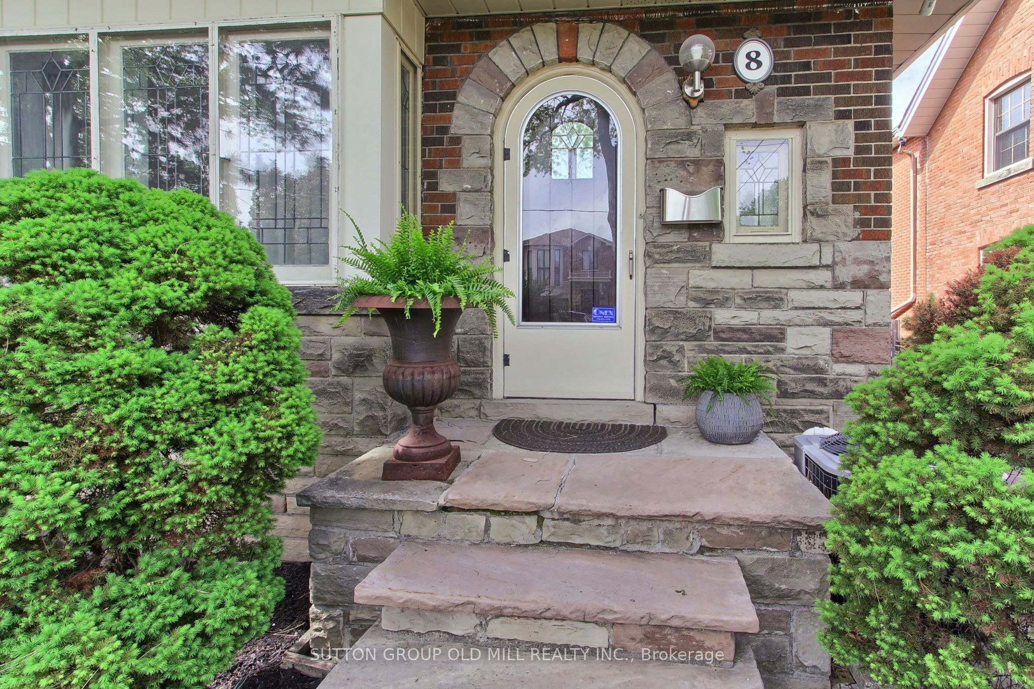 8 Lockheed Boulevard, Toronto, ON, M9P 2H6