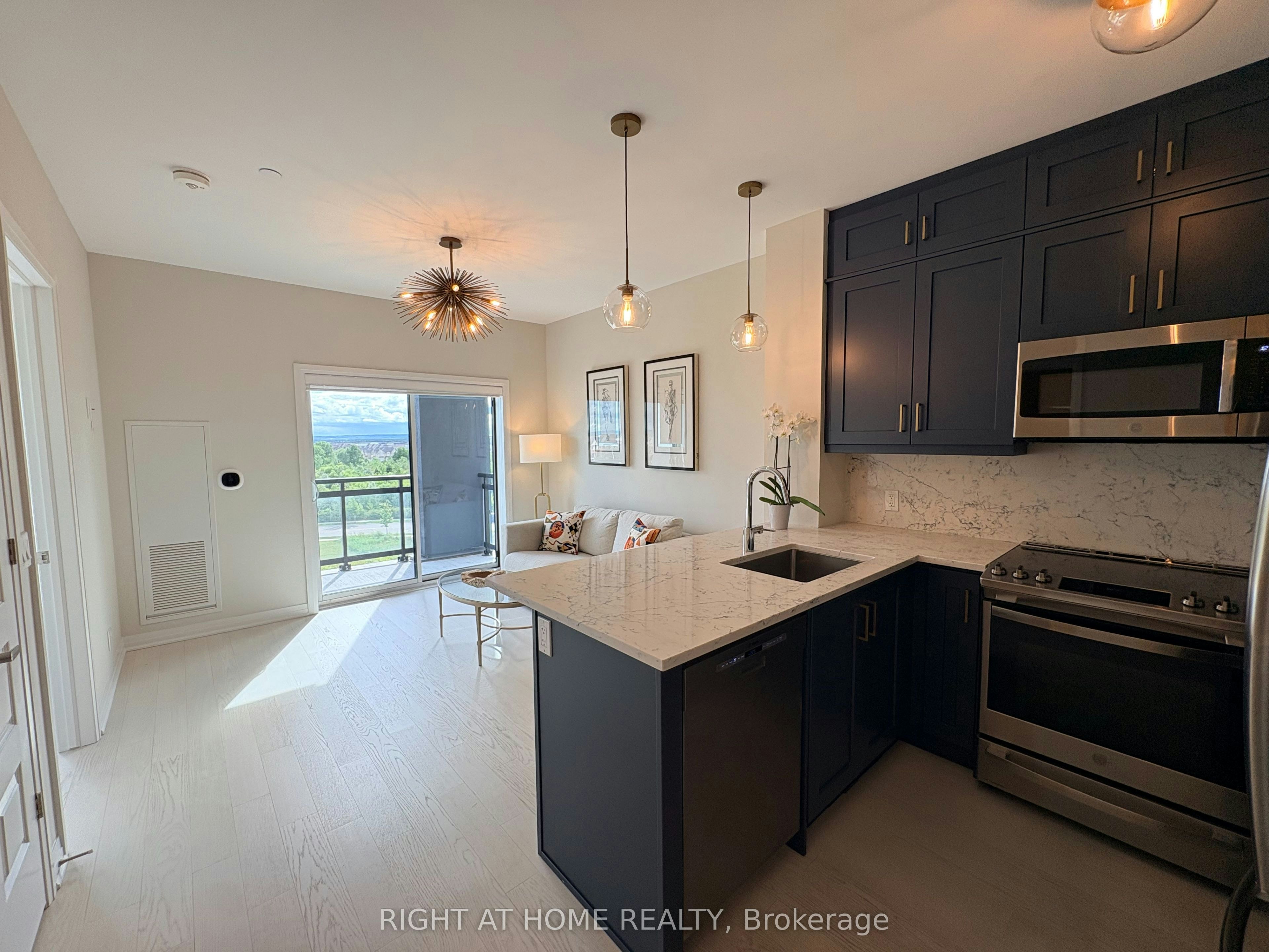 527-102 Grovewood Common, Oakville, ON, L6H 0X2 - 2