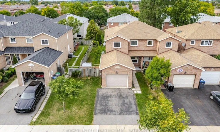 39 Ebby Avenue E