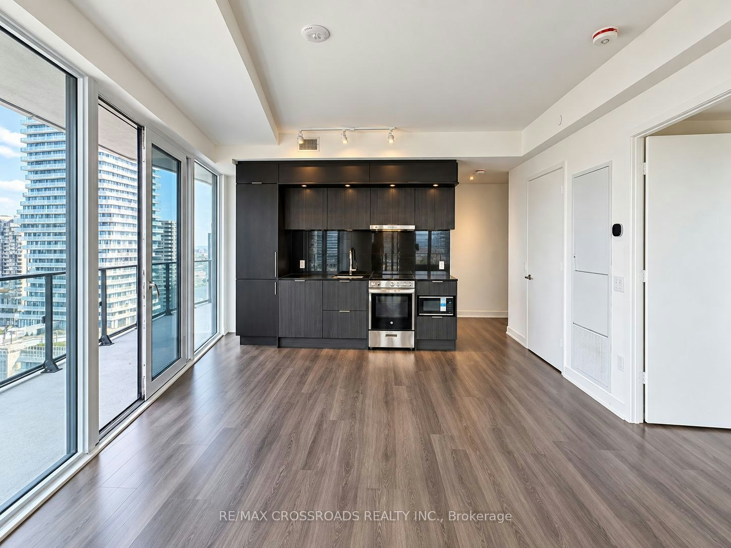 1304-448 Burnhamthorpe Road W, Mississauga, ON, L5B 0R4 - 3