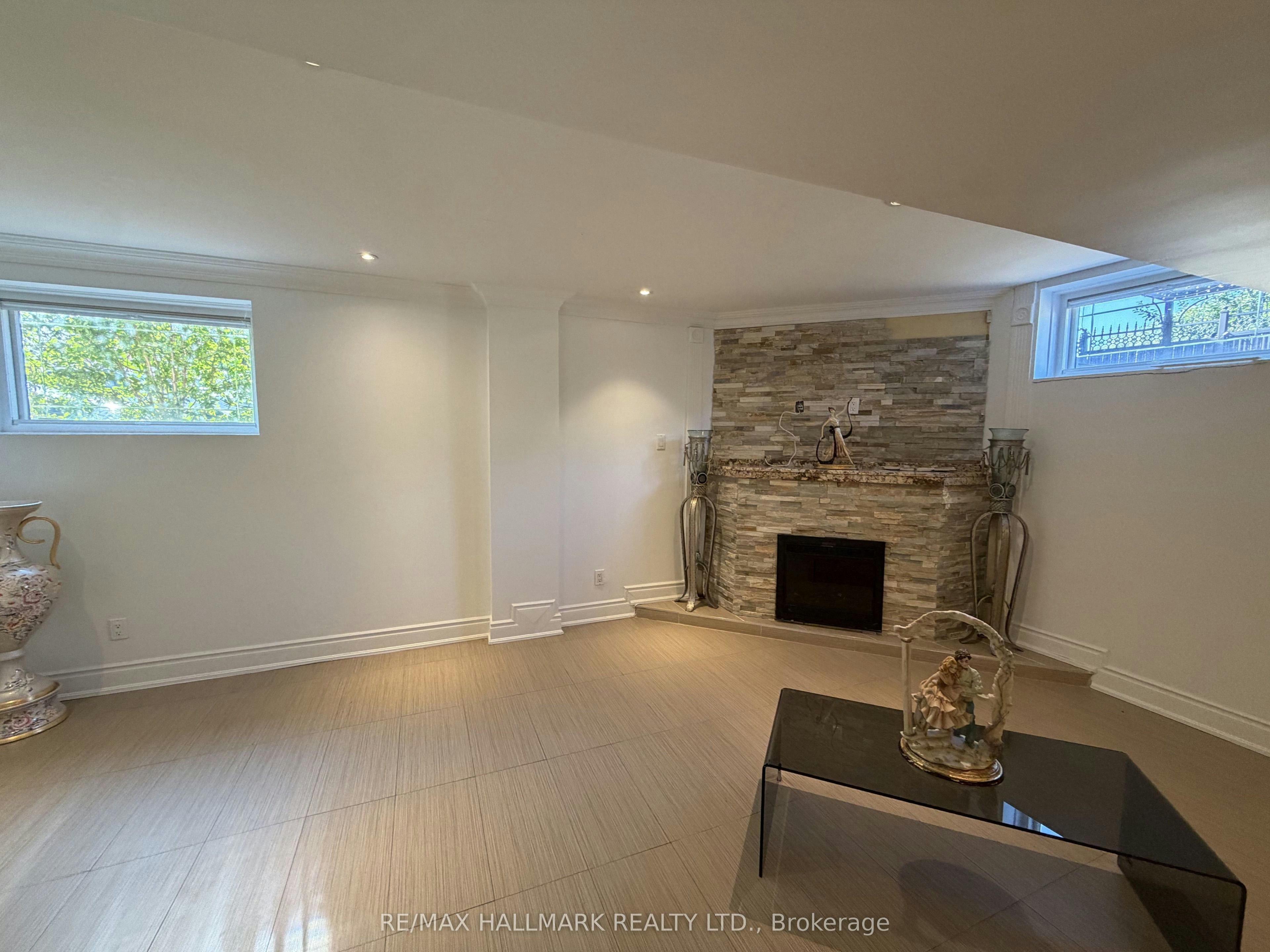 BSMT-190 Falstaff Avenue, Toronto, ON, M6L 3C3 - 17