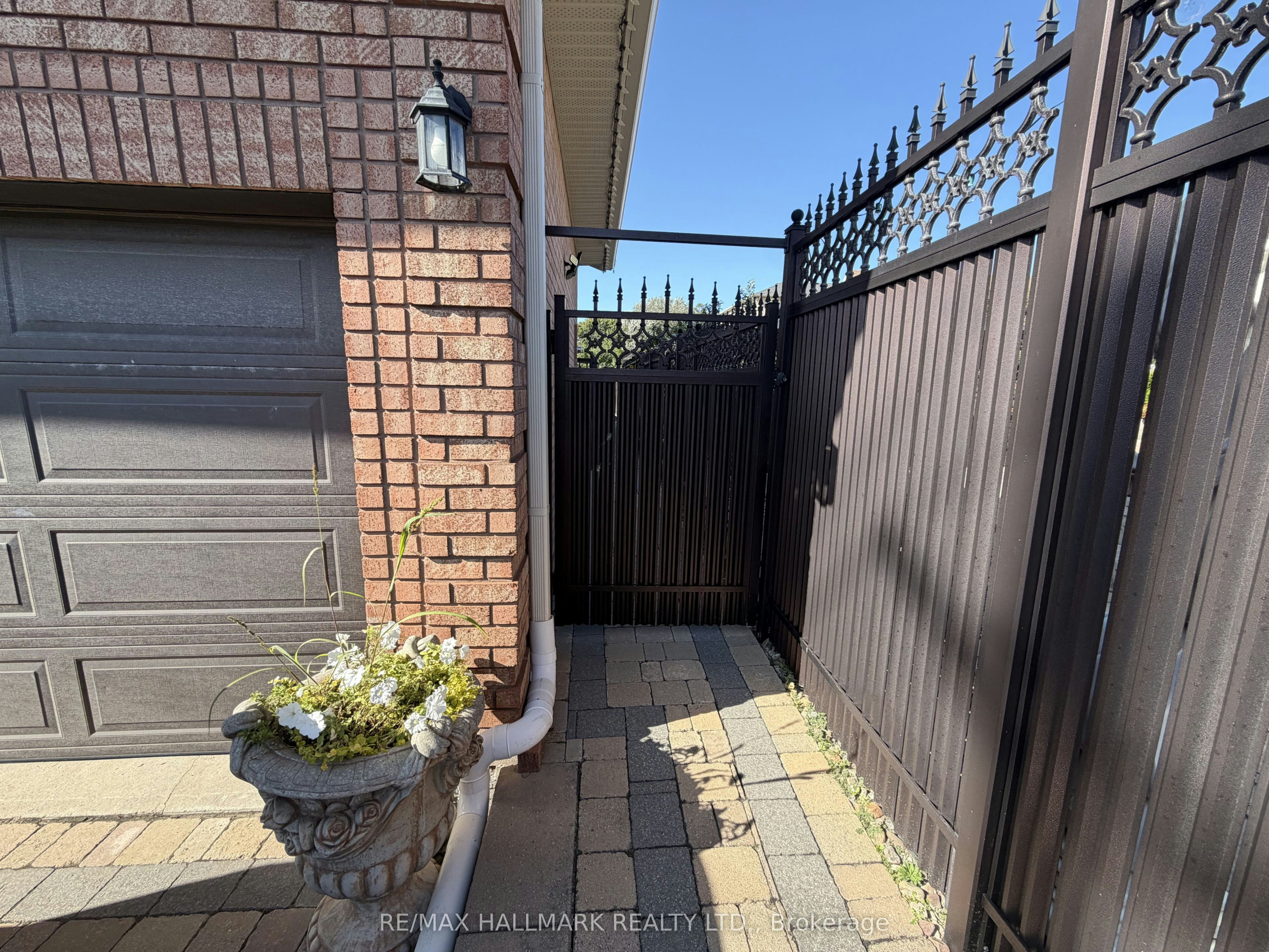 BSMT-190 Falstaff Avenue, Toronto, ON, M6L 3C3 - 2