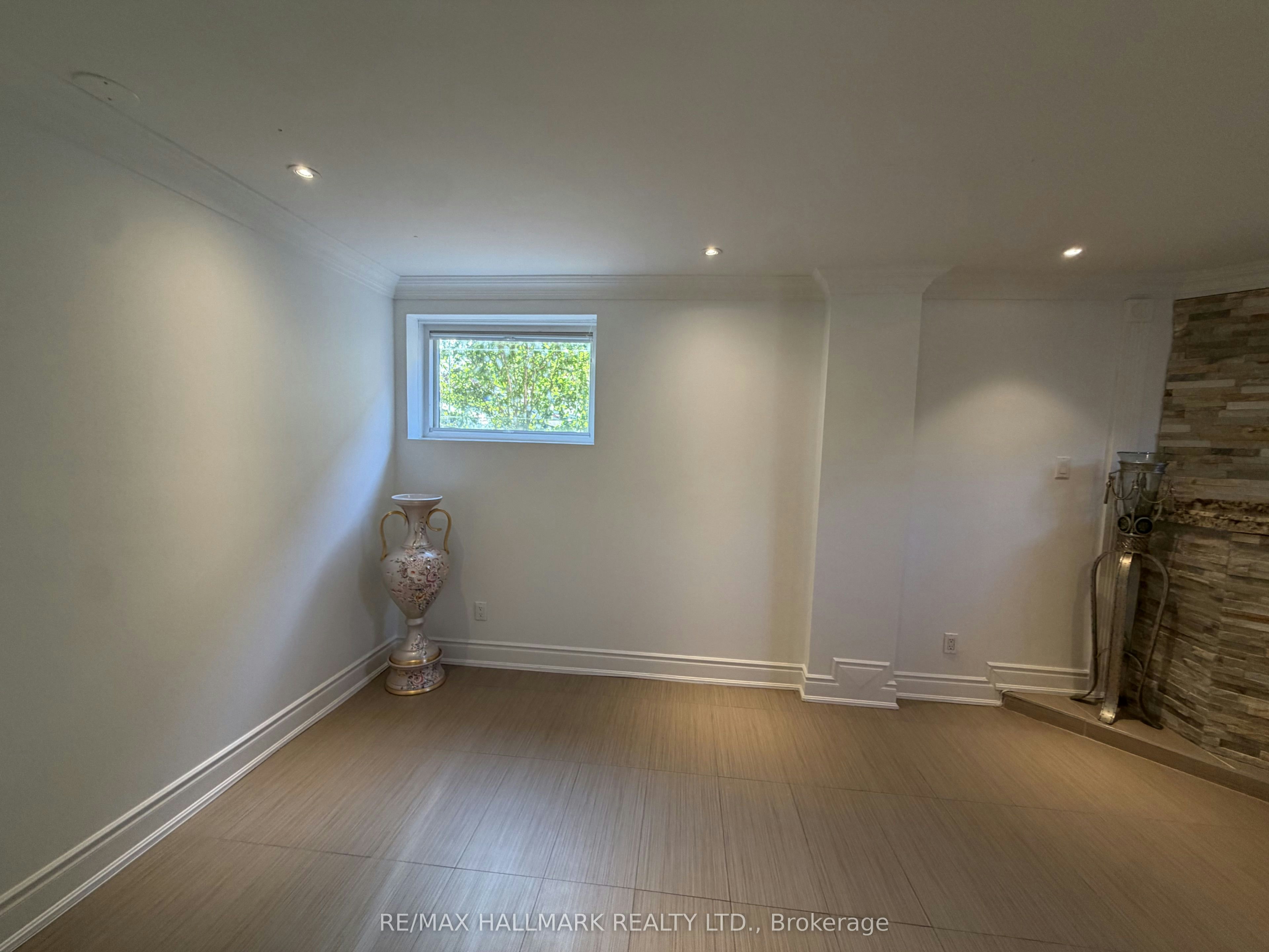 BSMT-190 Falstaff Avenue, Toronto, ON, M6L 3C3 - 16