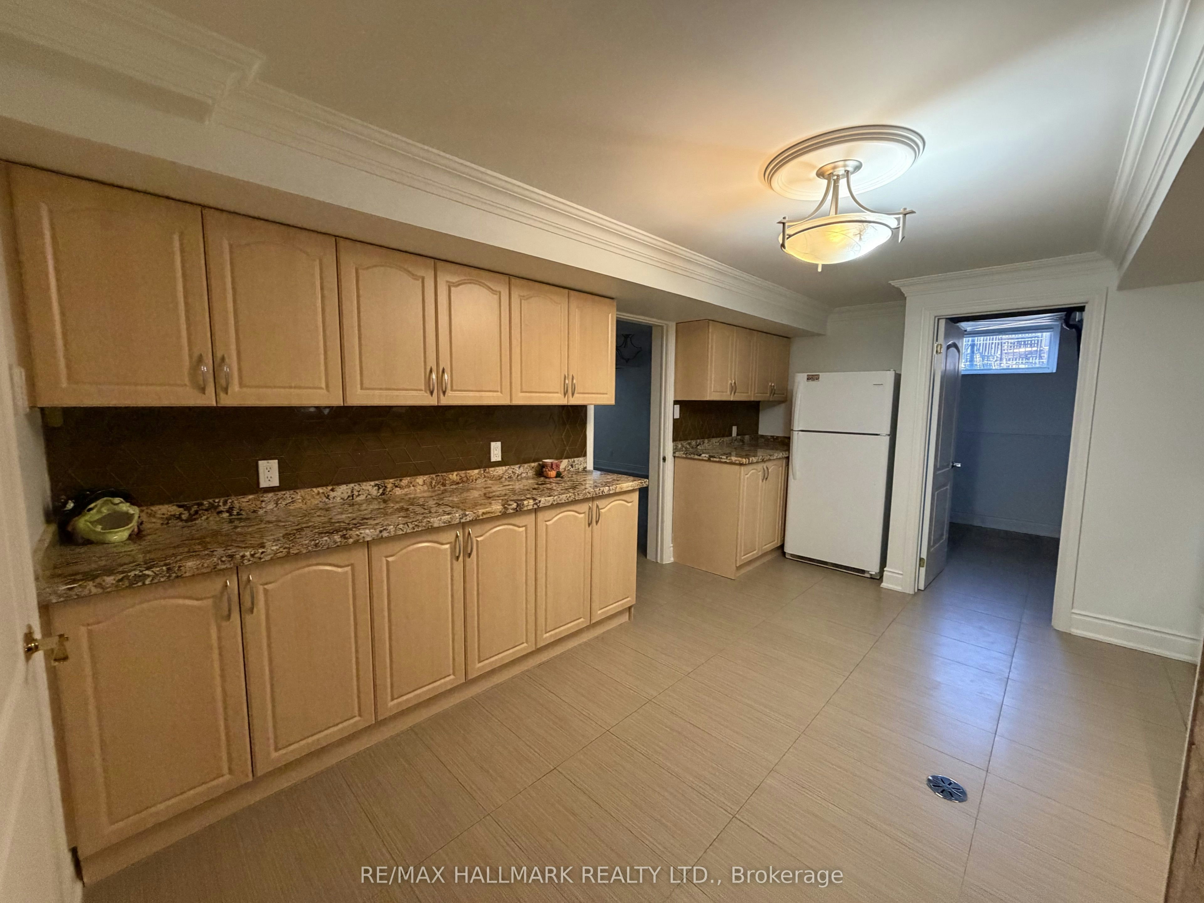 BSMT-190 Falstaff Avenue, Toronto, ON, M6L 3C3 - 8