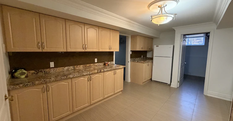 BSMT-190 Falstaff Avenue, Toronto, ON, M6L 3C3 - 8