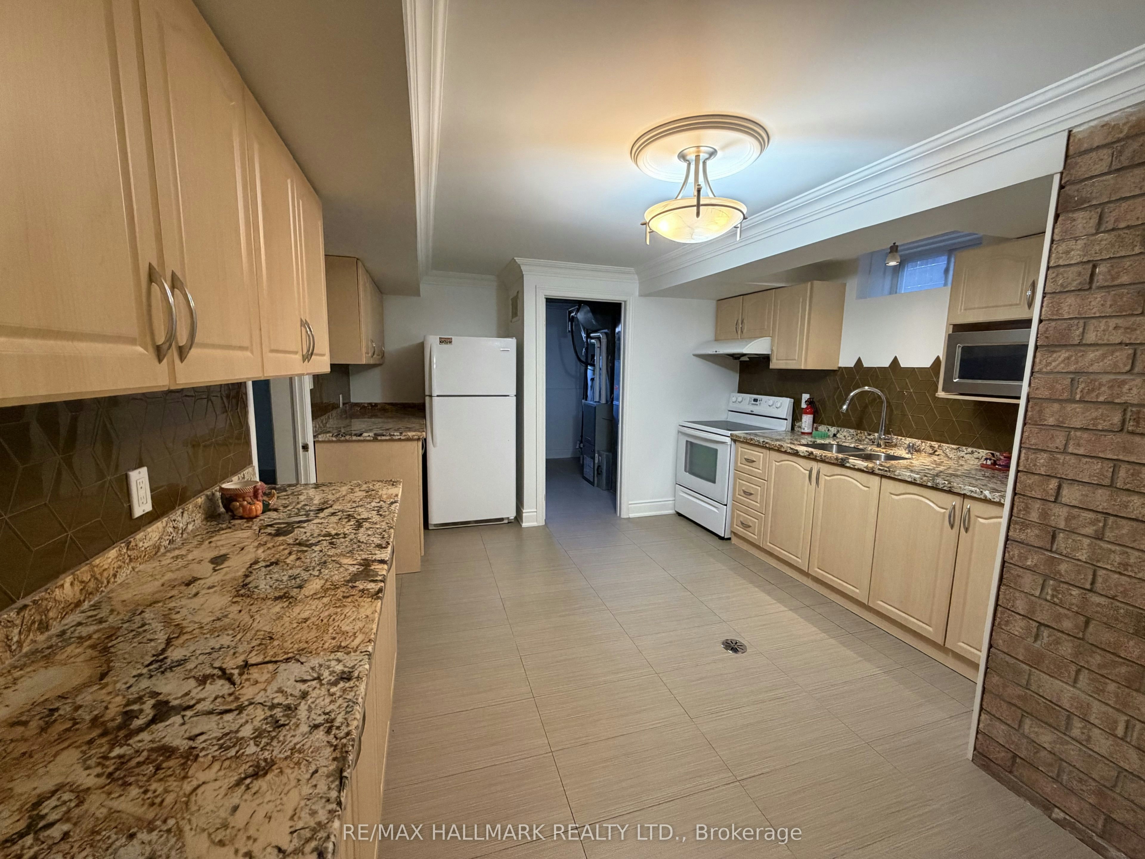 BSMT-190 Falstaff Avenue, Toronto, ON, M6L 3C3 - 9