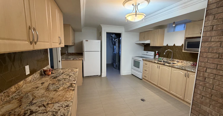 BSMT-190 Falstaff Avenue, Toronto, ON, M6L 3C3 - 9