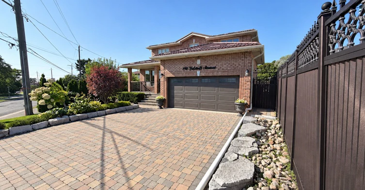 BSMT-190 Falstaff Avenue, Toronto, ON, M6L 3C3