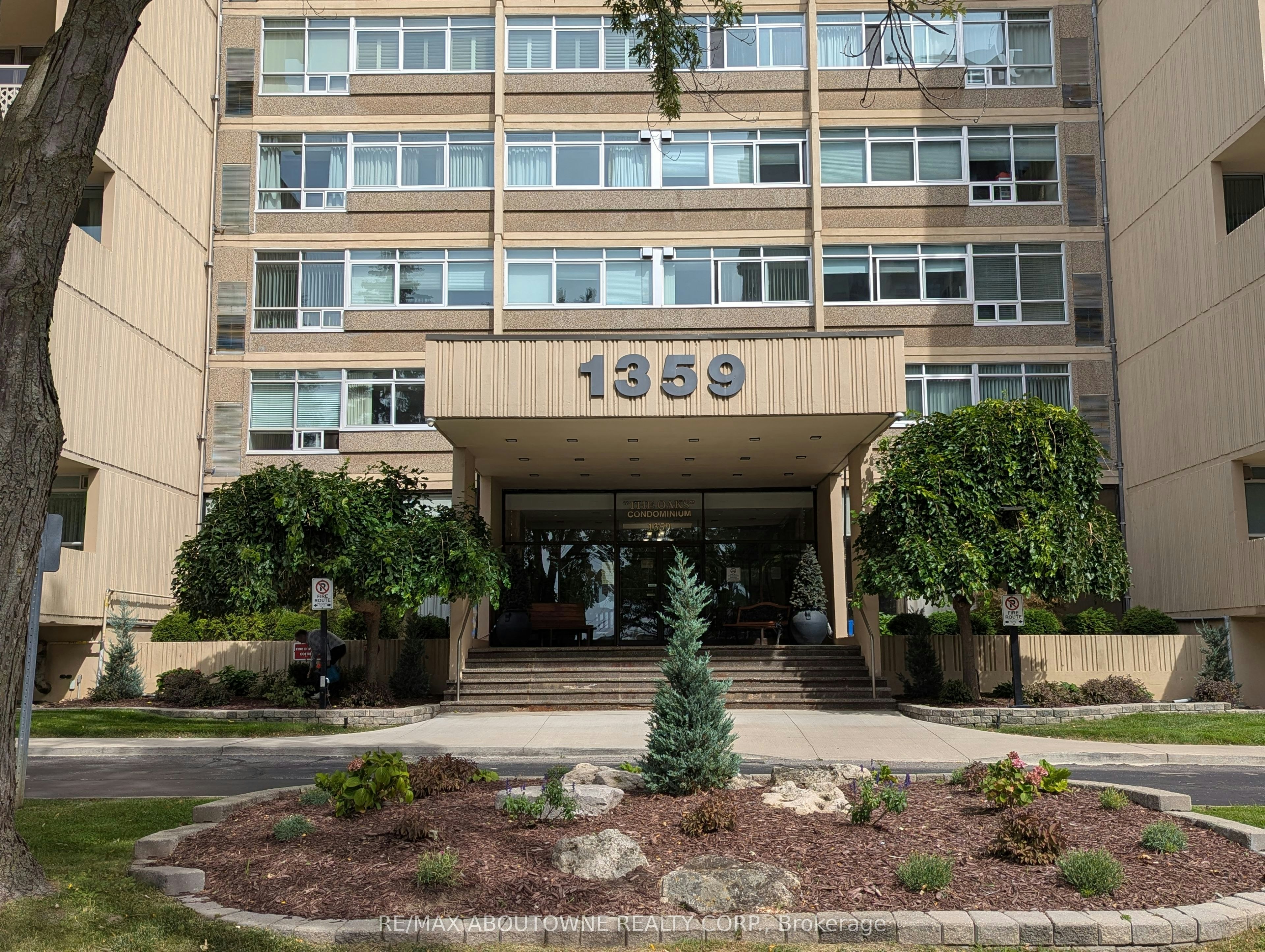 306-1359 White Oaks Boulevard, Oakville, ON, L6H 2R8