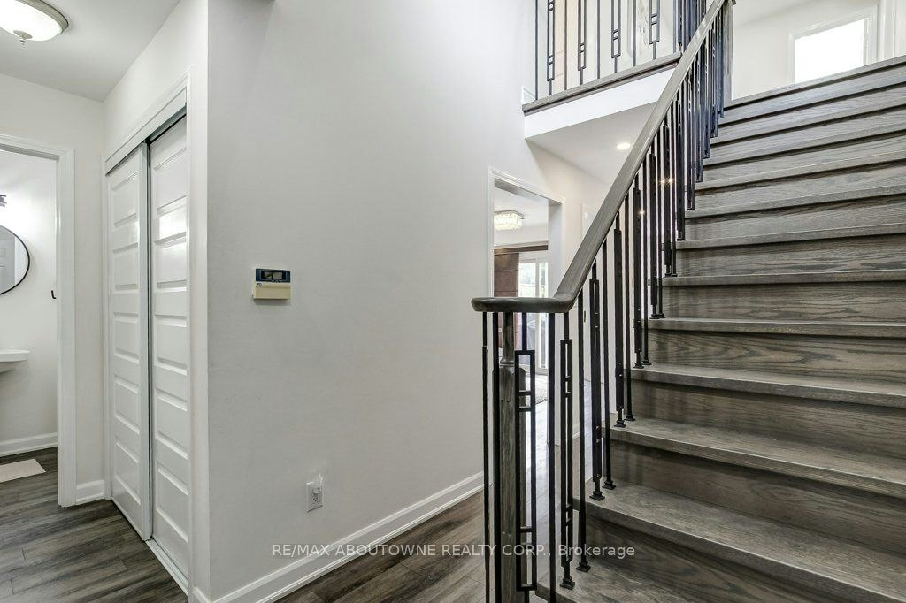 2183 Birchleaf Lane, Burlington, ON, L7L 6G8 - 4
