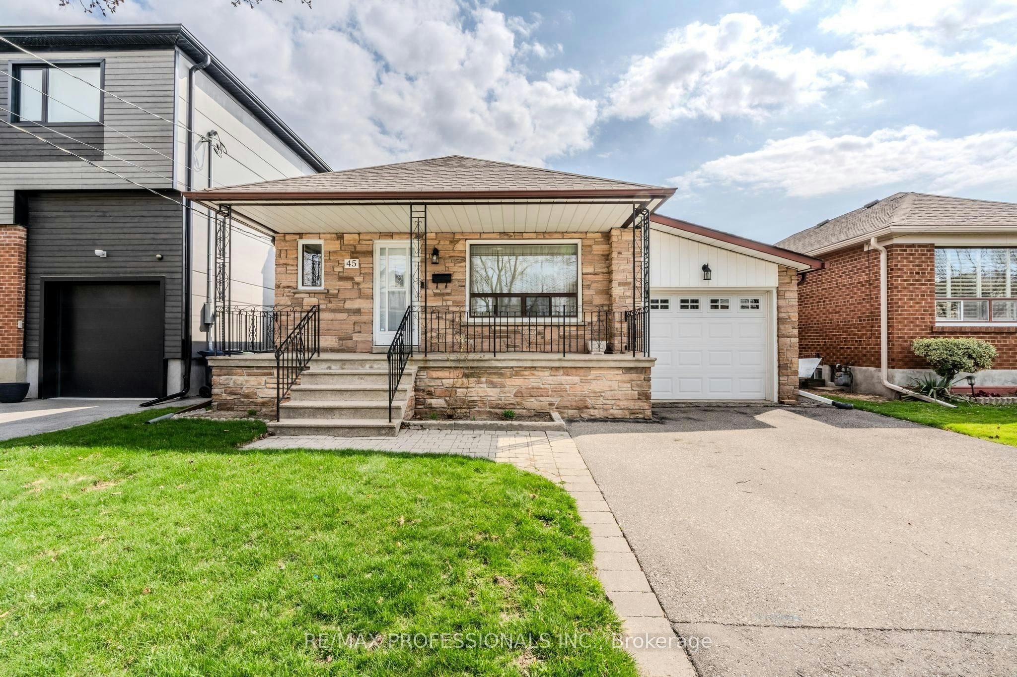 45 Chartwell Road, Toronto, ON, M8Z 4E9