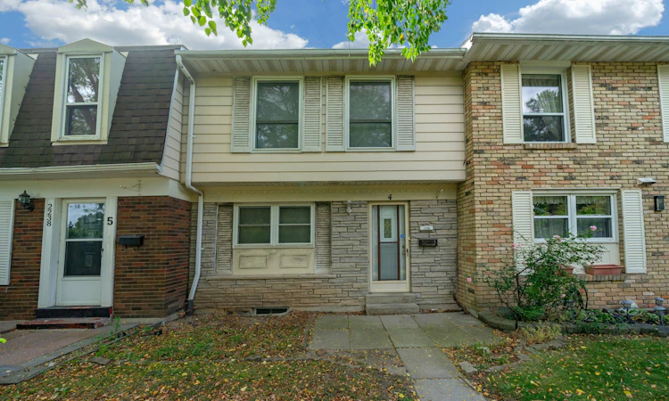4-2238 Upper Middle Road