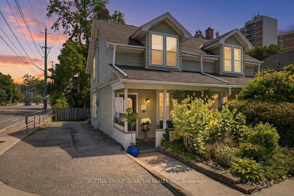 137 Chisholm Street, Oakville, ON, L6K 3J1