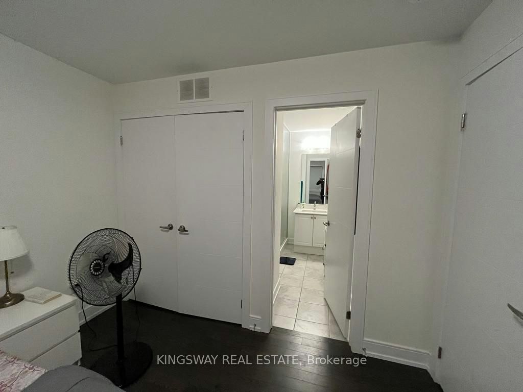 1411 Clarriage Court, Milton, ON, L9E 1L6 - 18