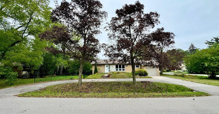 122 Selgrove Crescent, Oakville, ON, L6L 1L3