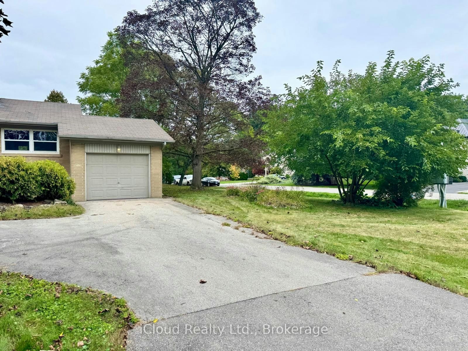 122 Selgrove Crescent, Oakville, ON, L6L 1L3 - 3