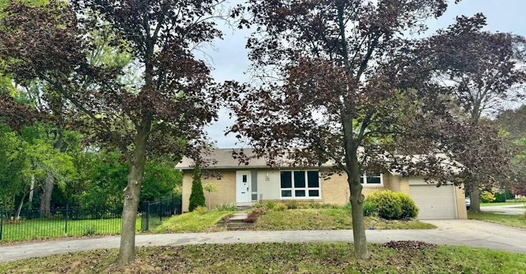 122 Selgrove Crescent, Oakville, ON, L6L 1L3 - 2