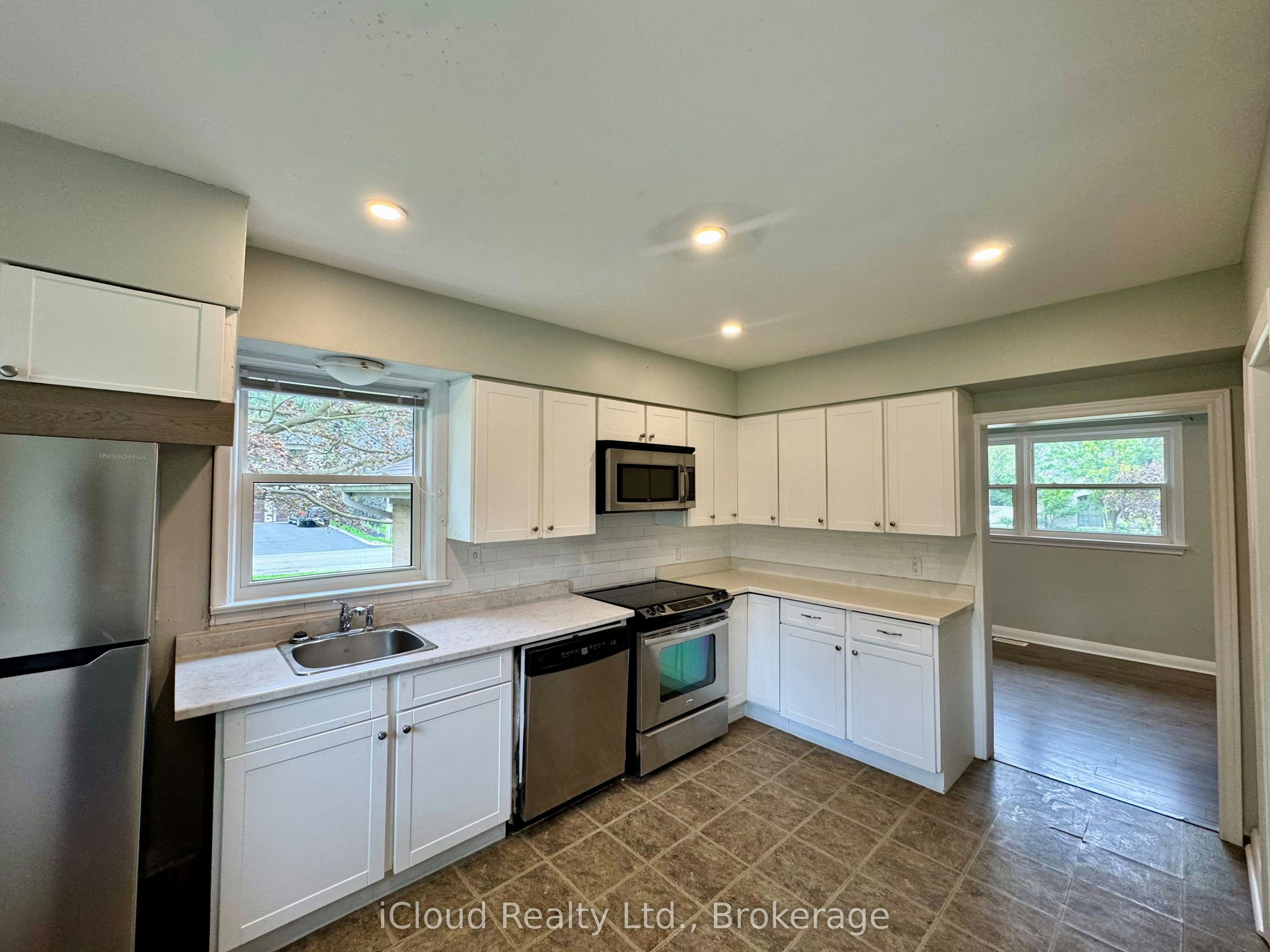 122 Selgrove Crescent, Oakville, ON, L6L 1L3 - 7