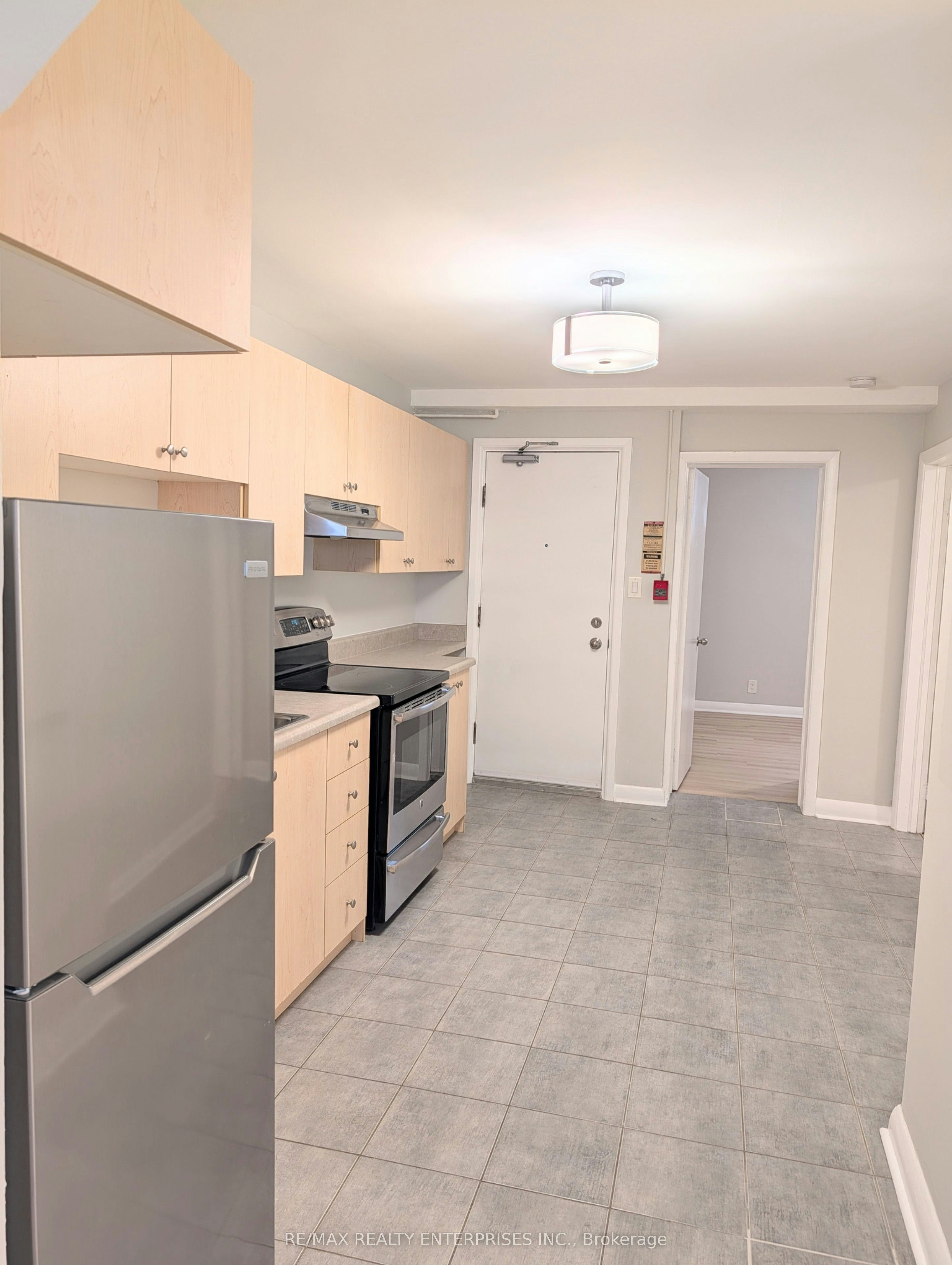 Apt 1-22 Peter Street S, Mississauga, ON, L5H 2G2 - 3