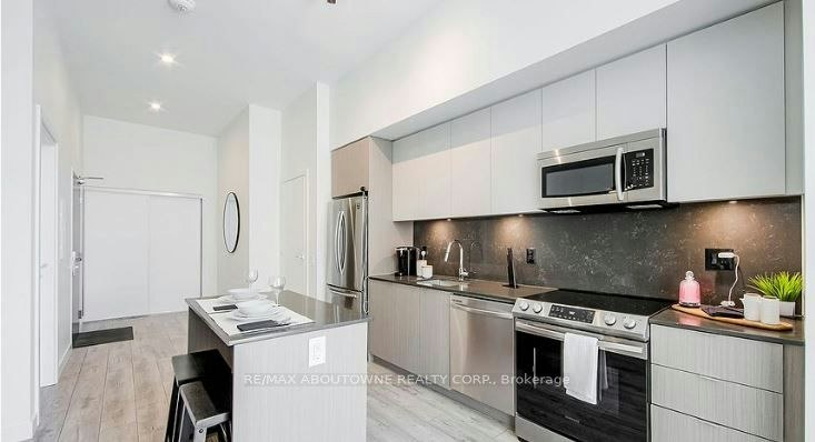 A917-125 Bronte Road, Oakville, ON, L6L 3C1 - 3