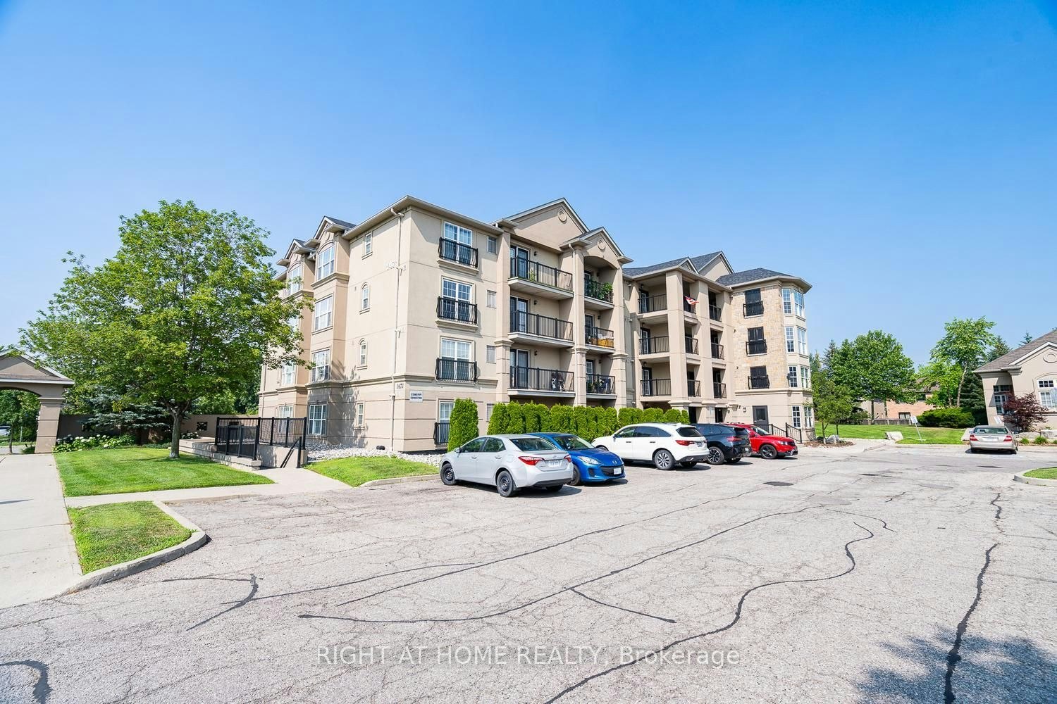 302-1471 Maple Avenue, Milton, ON, L9T 0B4