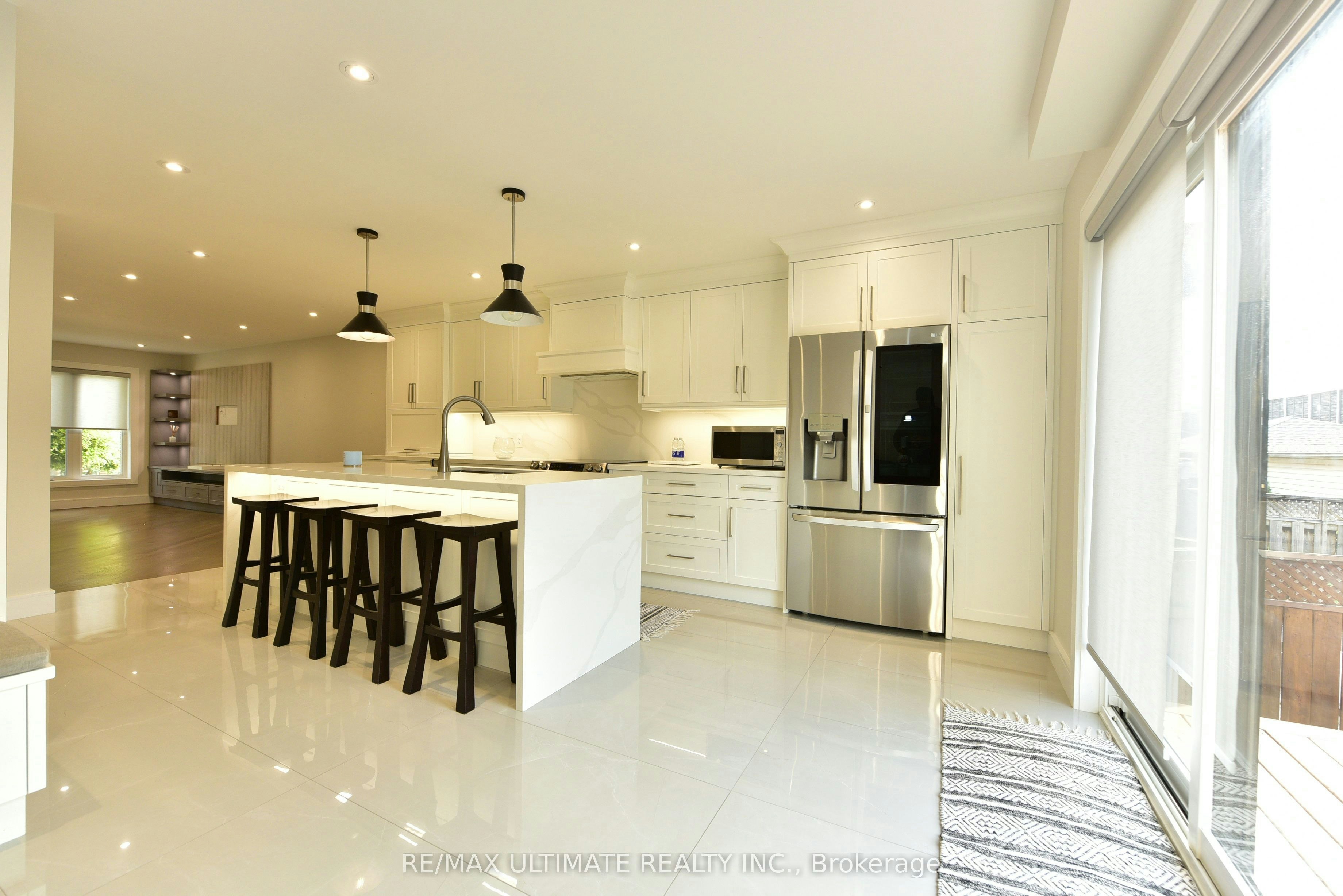 42 Viella Street, Toronto, ON, M6N 5C8 - 3