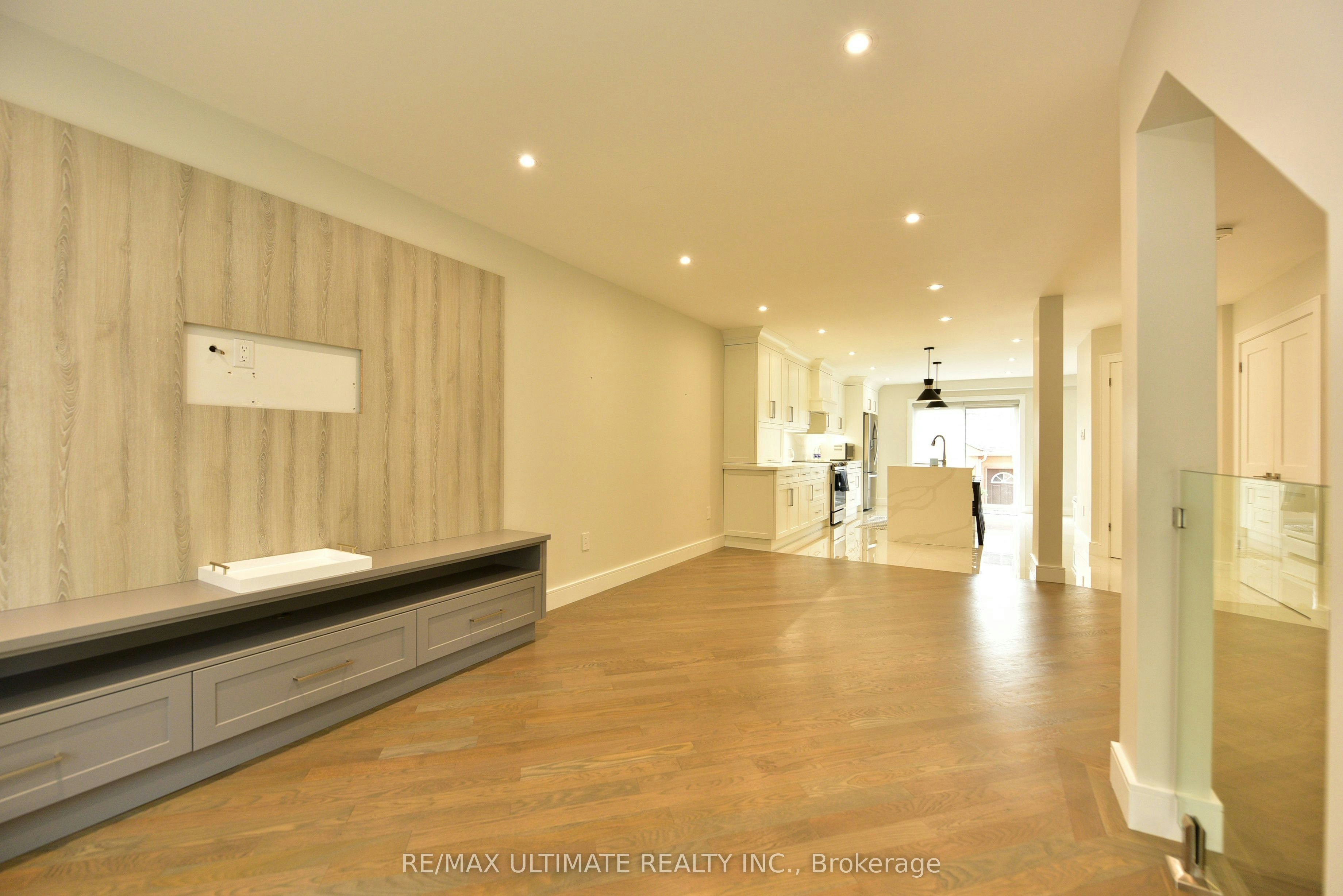 42 Viella Street, Toronto, ON, M6N 5C8 - 6