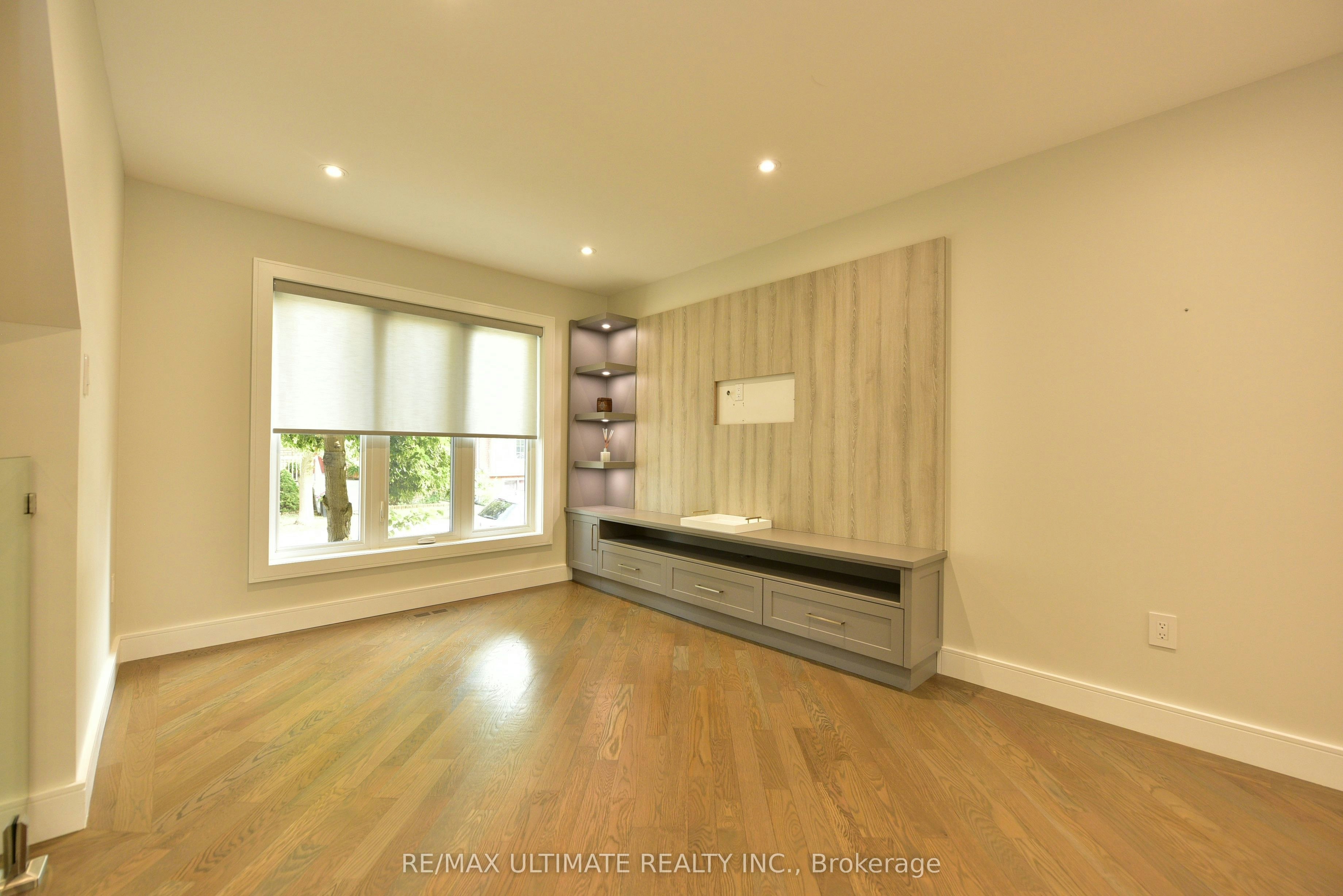 42 Viella Street, Toronto, ON, M6N 5C8 - 7