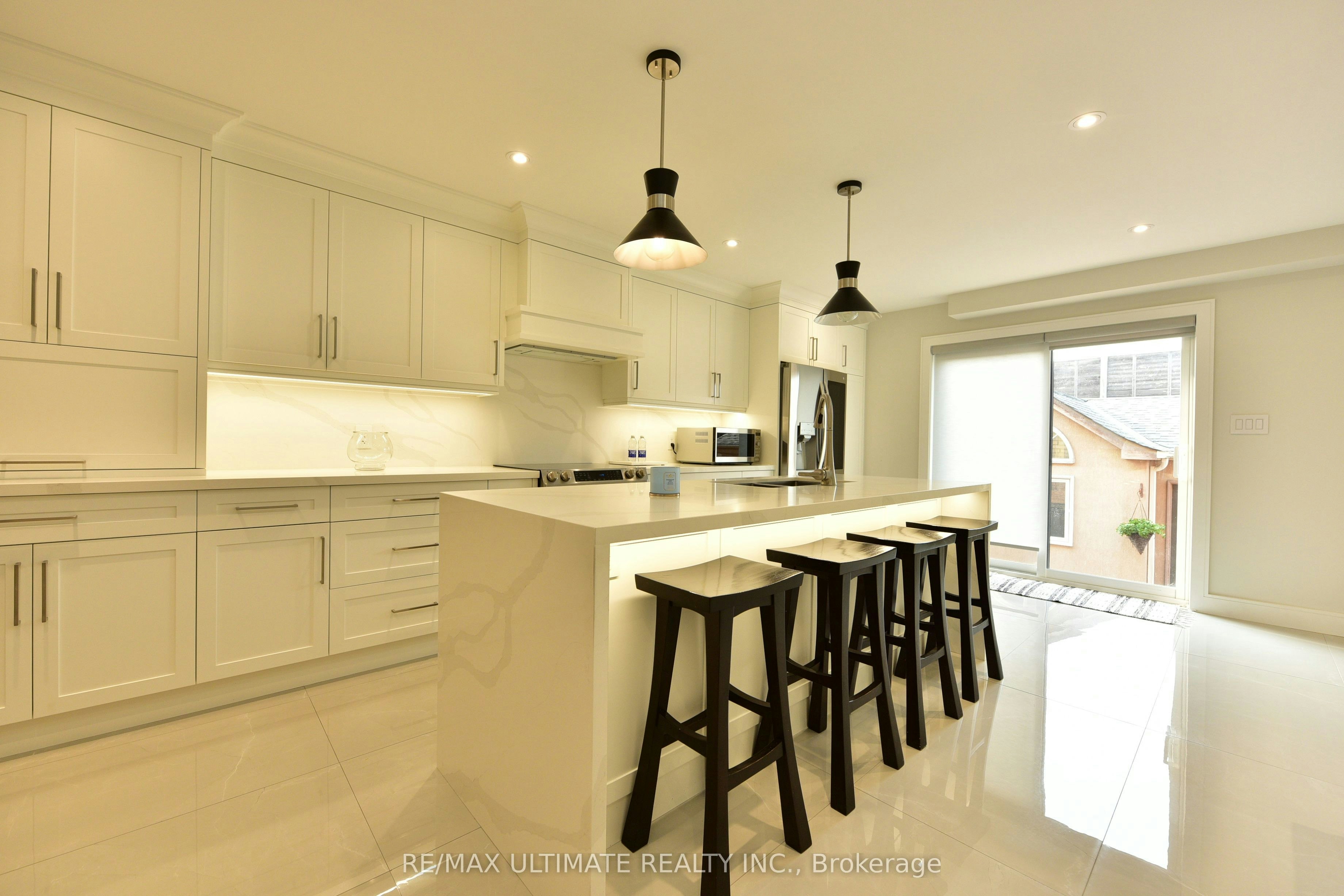 42 Viella Street, Toronto, ON, M6N 5C8 - 2