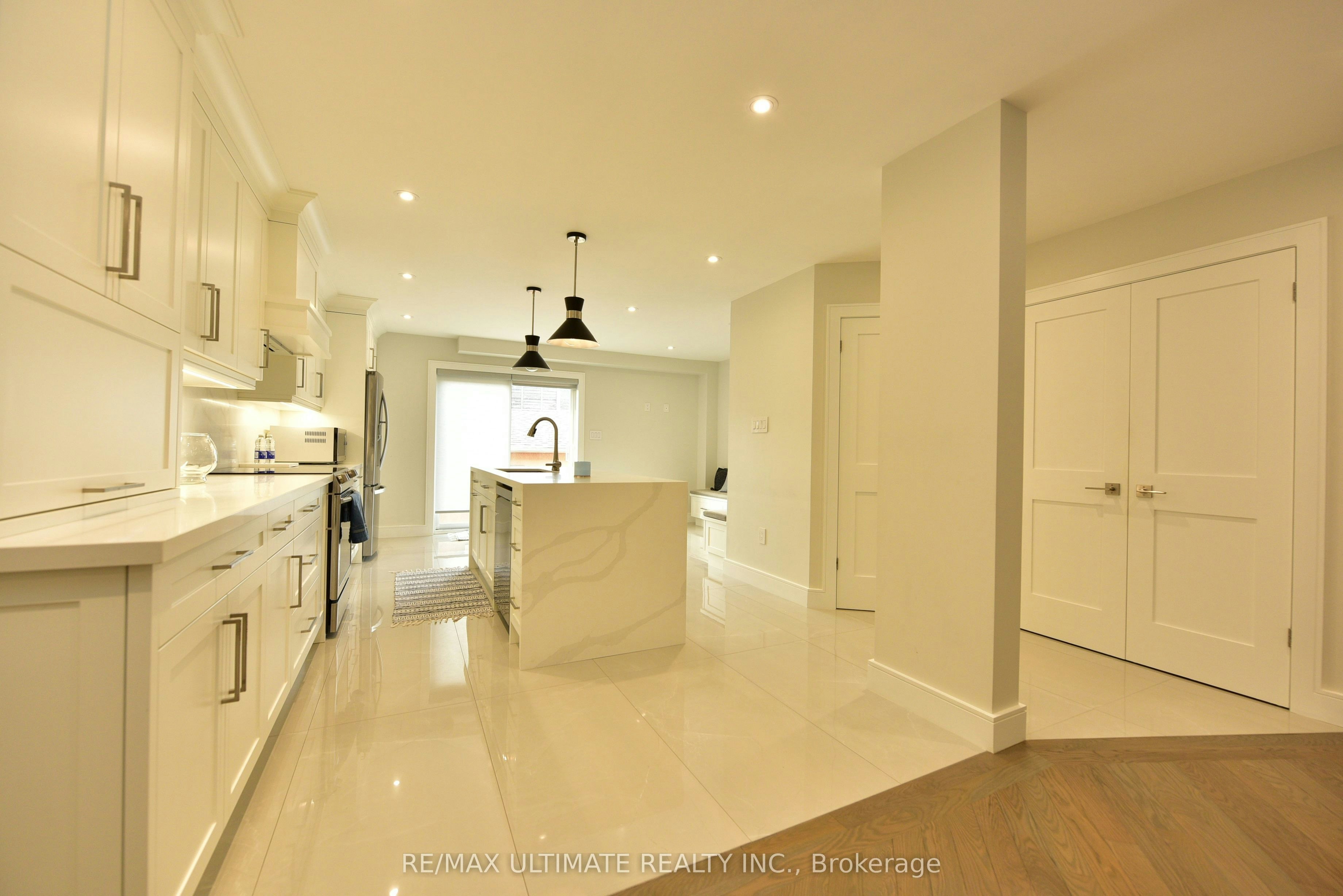 42 Viella Street, Toronto, ON, M6N 5C8 - 8