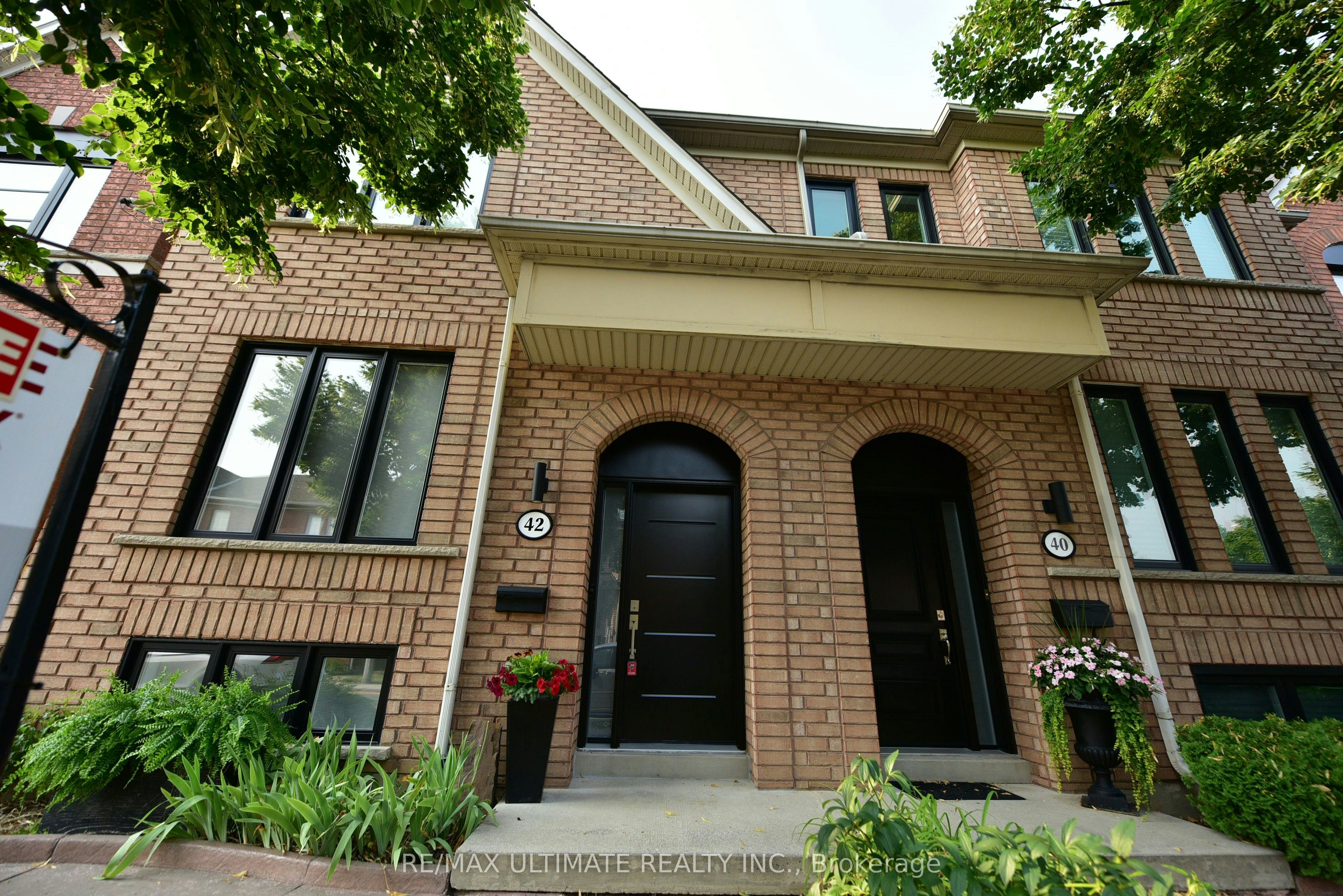 42 Viella Street, Toronto, ON, M6N 5C8