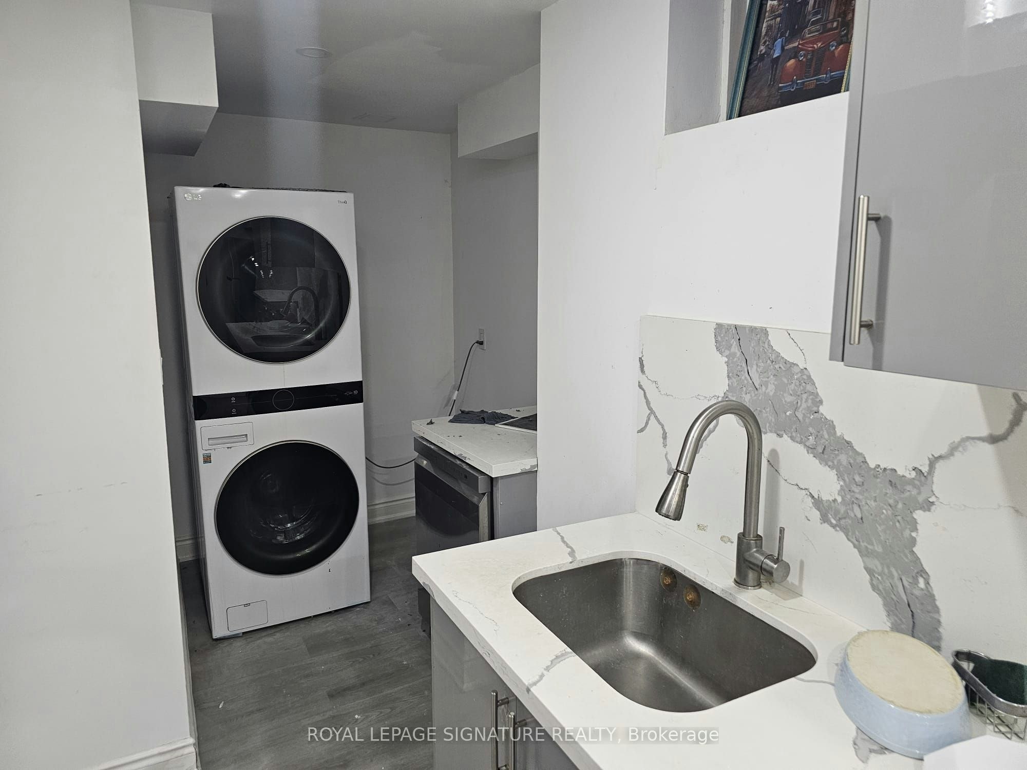 7590 Saint Barbara Boulevard, Mississauga, ON, L5W 0B7 - 4
