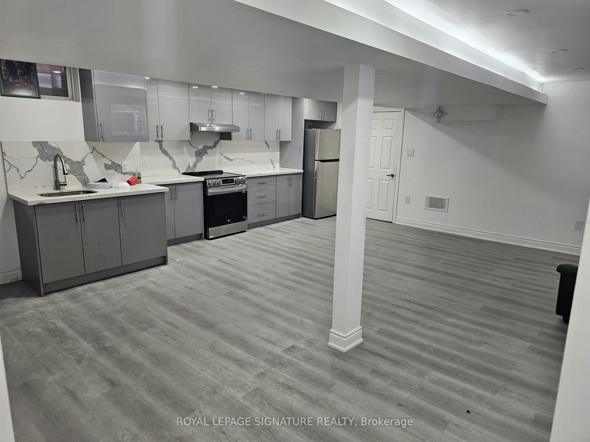 7590 Saint Barbara Boulevard, Mississauga, ON, L5W 0B7 - 7