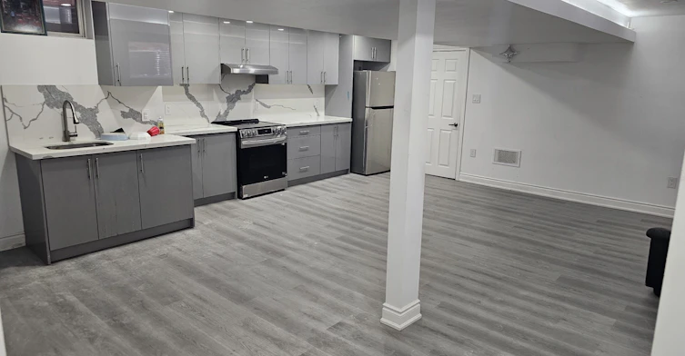 7590 Saint Barbara Boulevard, Mississauga, ON, L5W 0B7 - 7