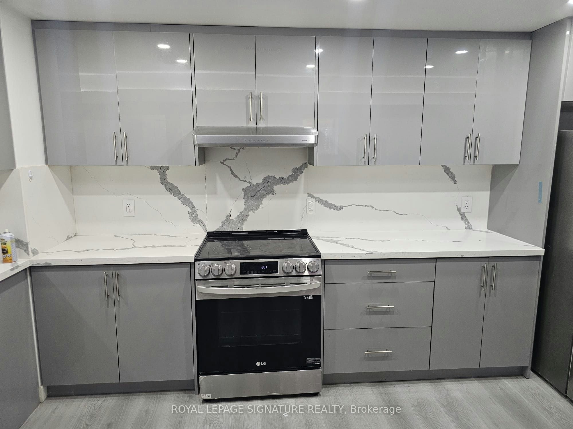 7590 Saint Barbara Boulevard, Mississauga, ON, L5W 0B7 - 2