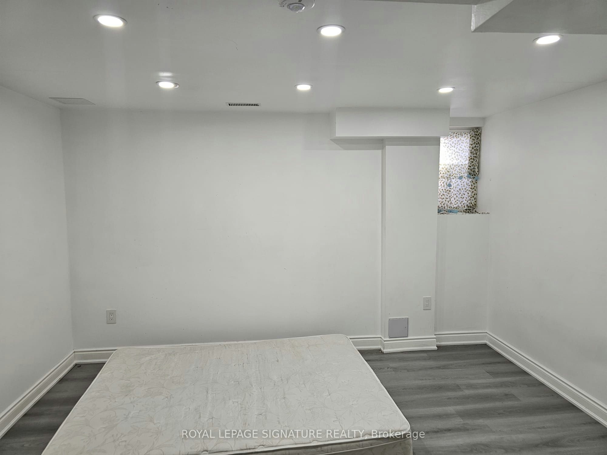 7590 Saint Barbara Boulevard, Mississauga, ON, L5W 0B7 - 10