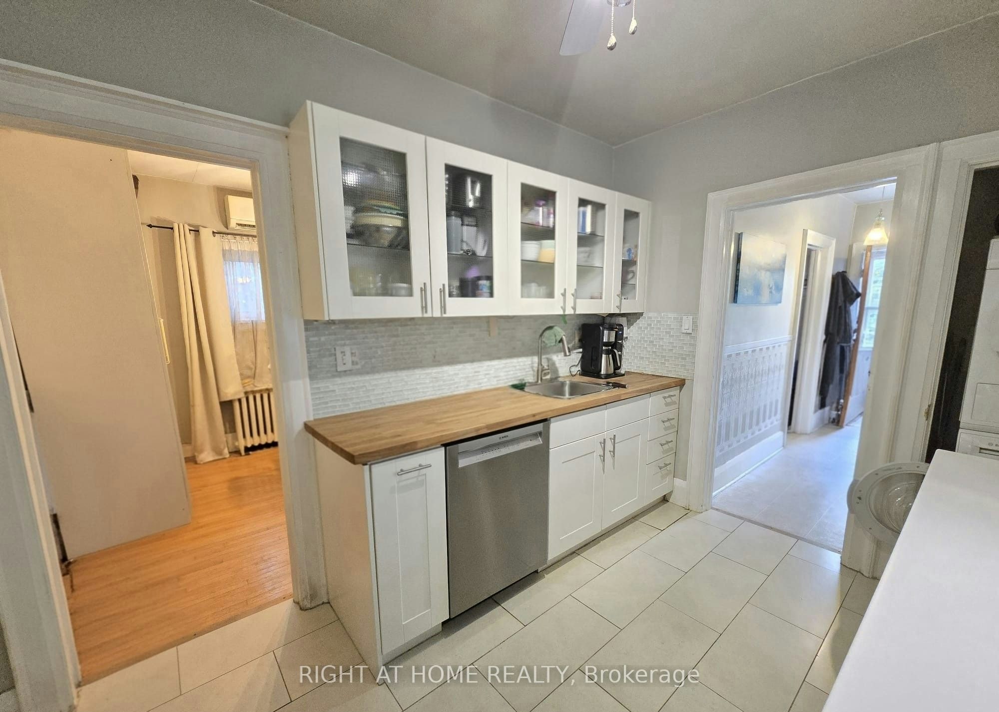 24 Third Street, Toronto, ON, M8V 2X6 - 11