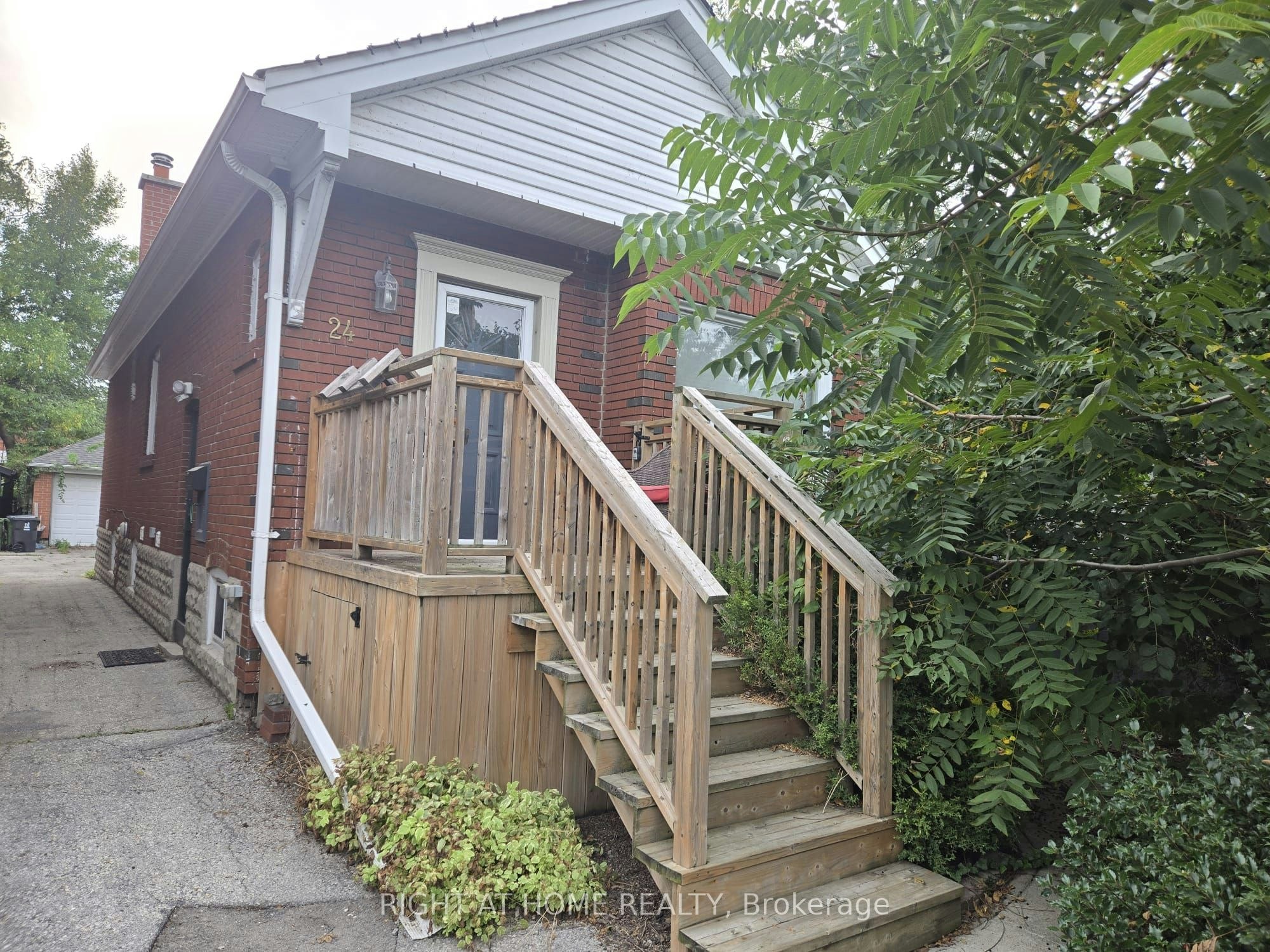 24 Third Street, Toronto, ON, M8V 2X6 - 3
