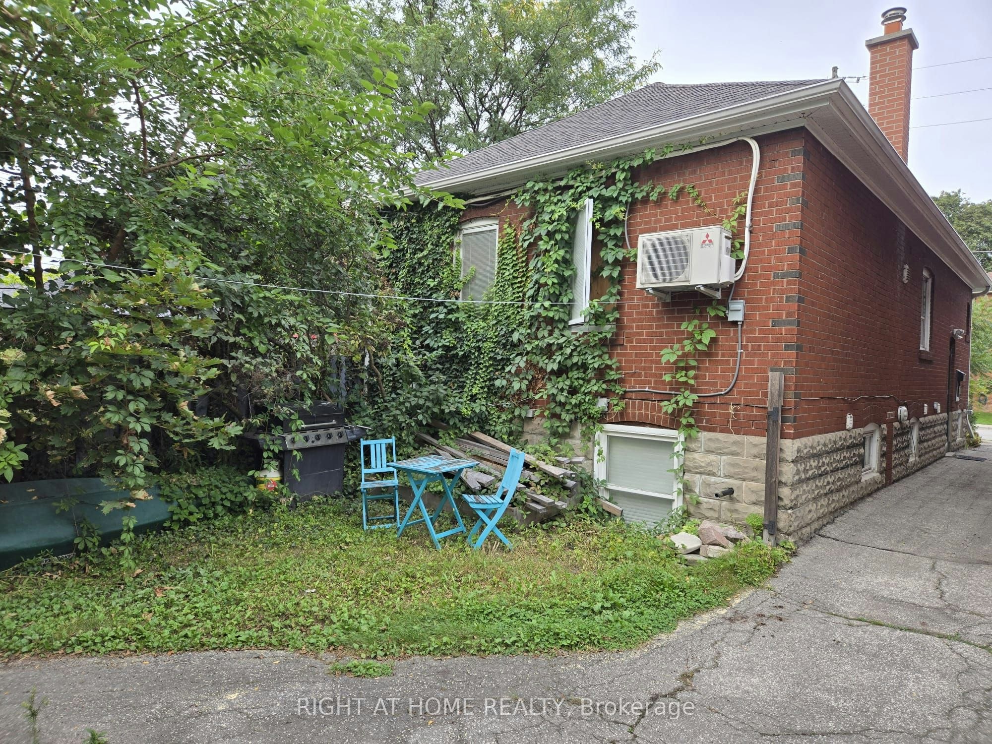 24 Third Street, Toronto, ON, M8V 2X6 - 2