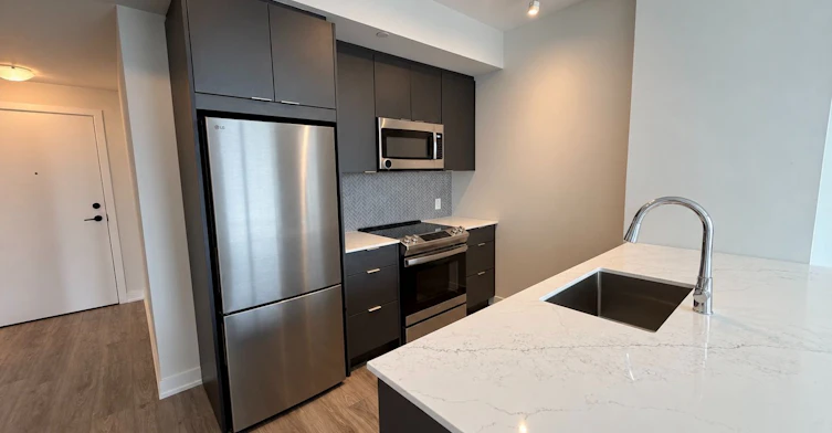 4403-430 Square One Drive, Mississauga, ON, L5B 0L6 - 3