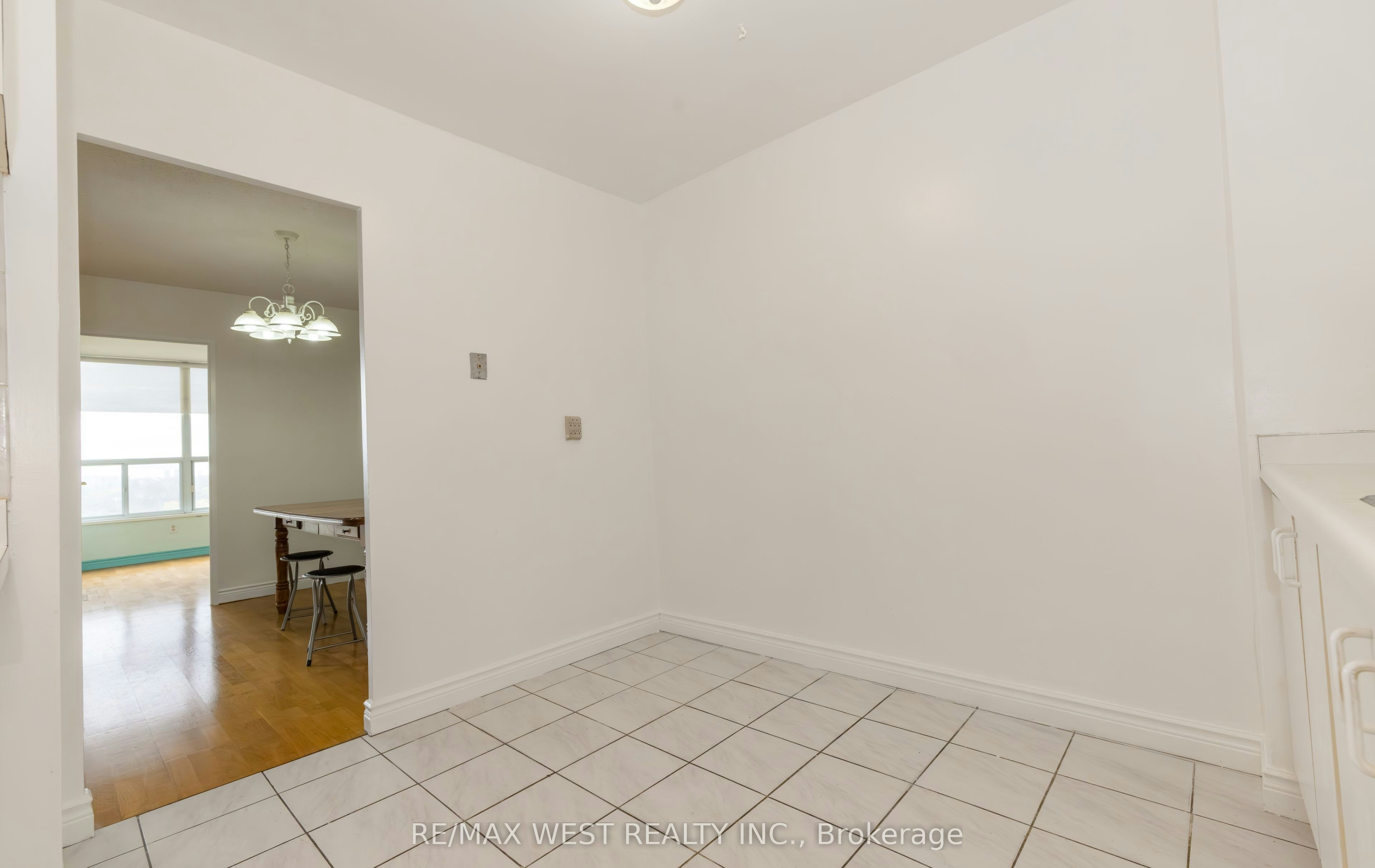 1503-85 Emmett Avenue, Toronto, ON, M6M 5A2 - 10