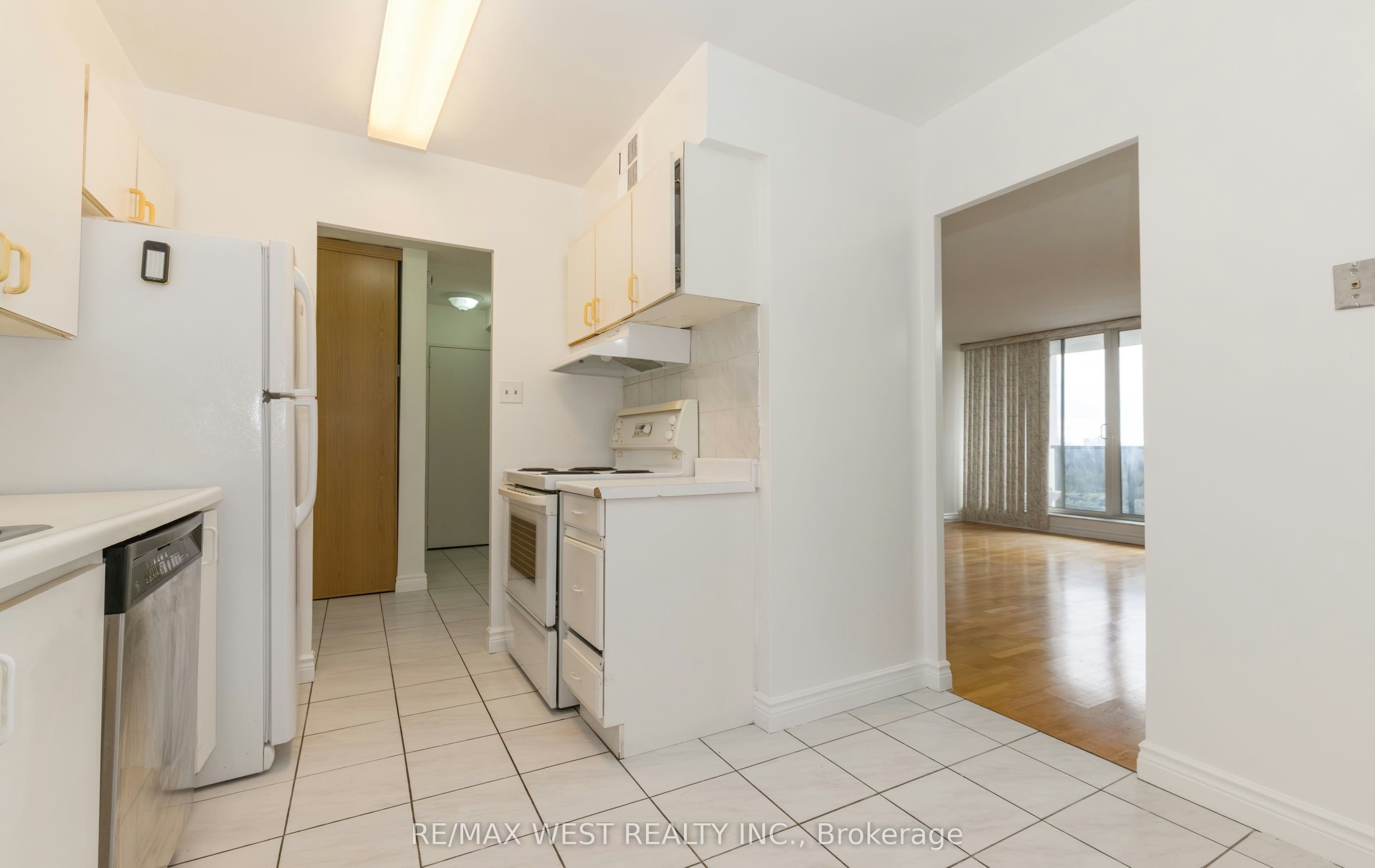 1503-85 Emmett Avenue, Toronto, ON, M6M 5A2 - 8