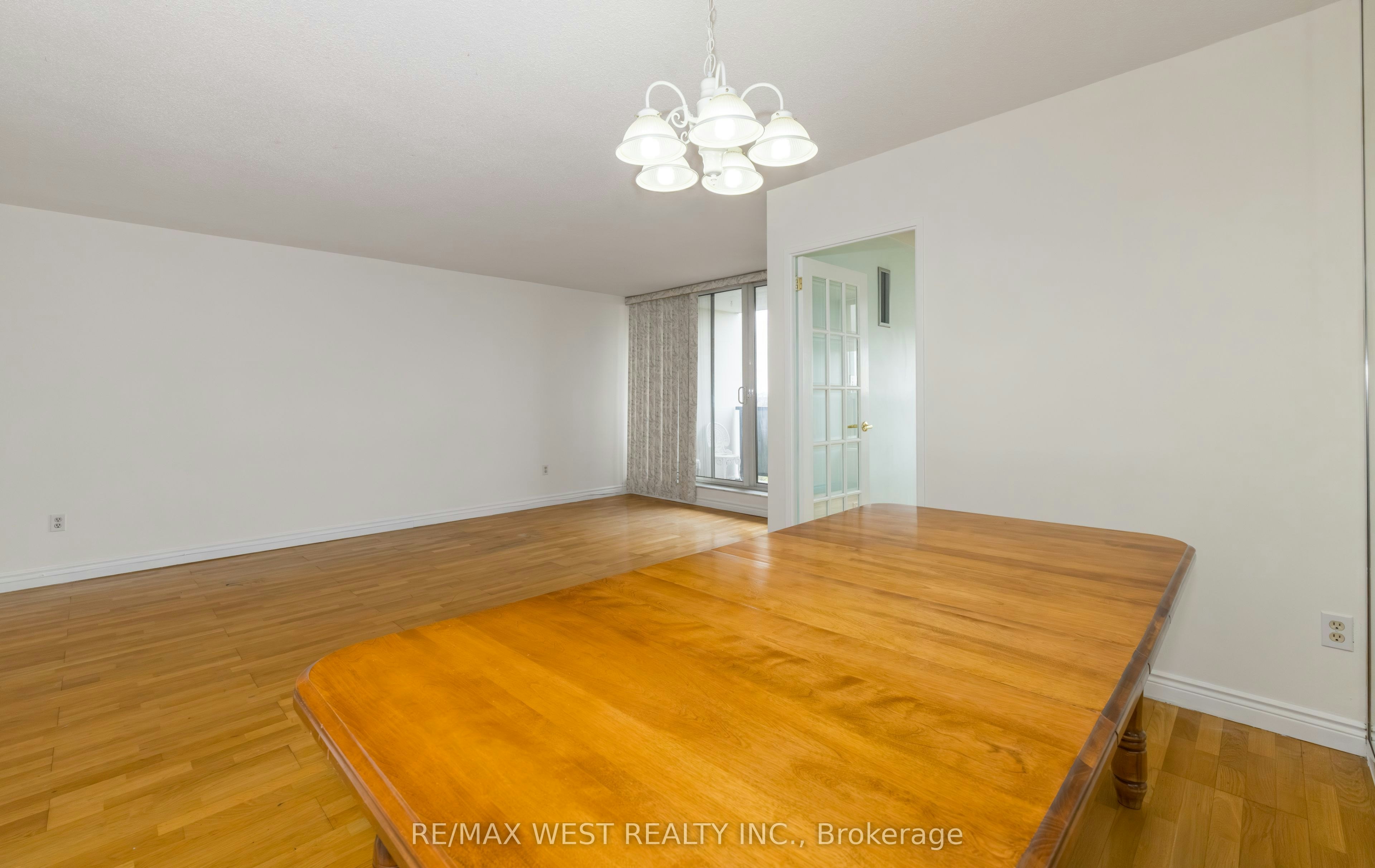 1503-85 Emmett Avenue, Toronto, ON, M6M 5A2 - 16
