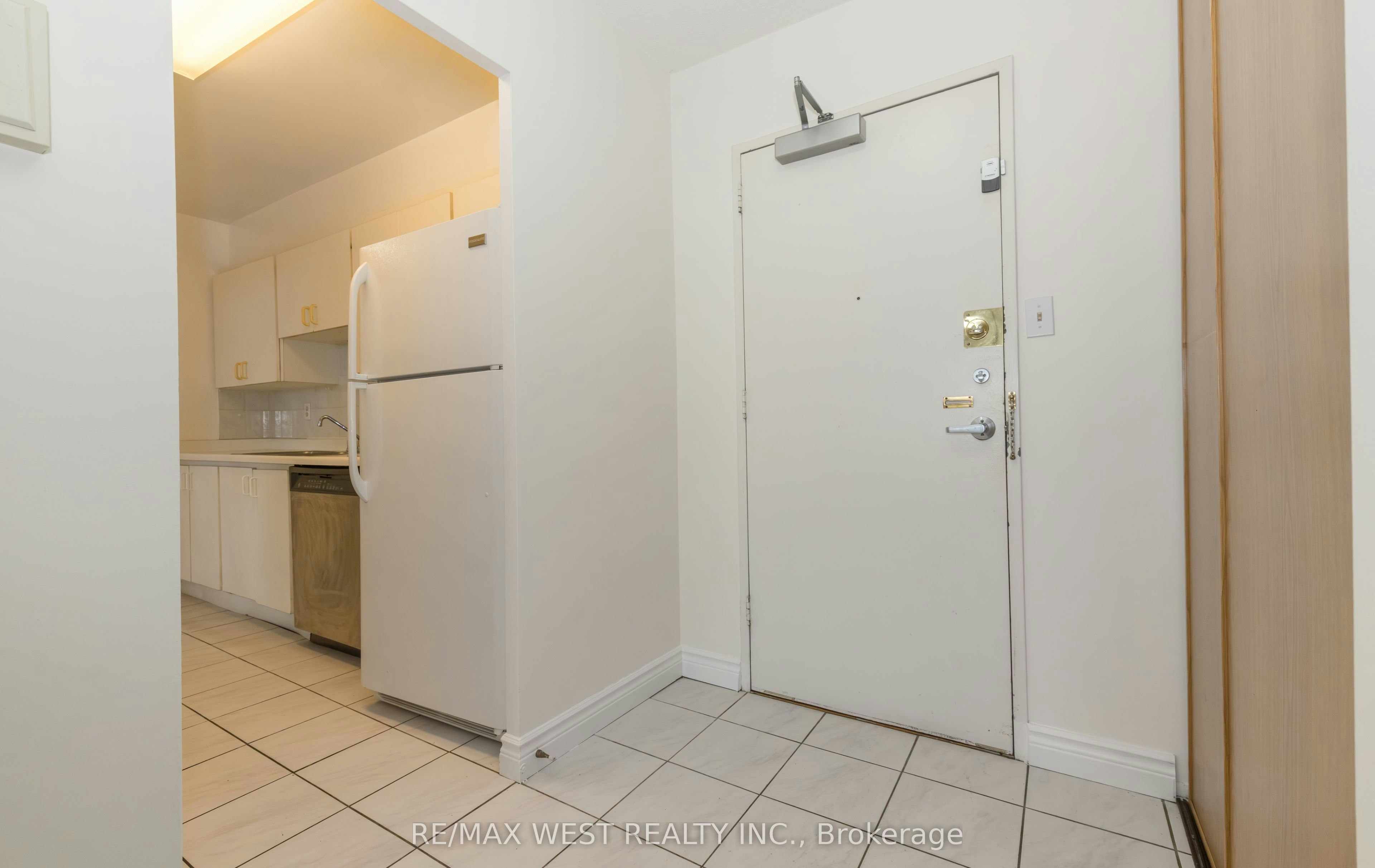 1503-85 Emmett Avenue, Toronto, ON, M6M 5A2 - 5