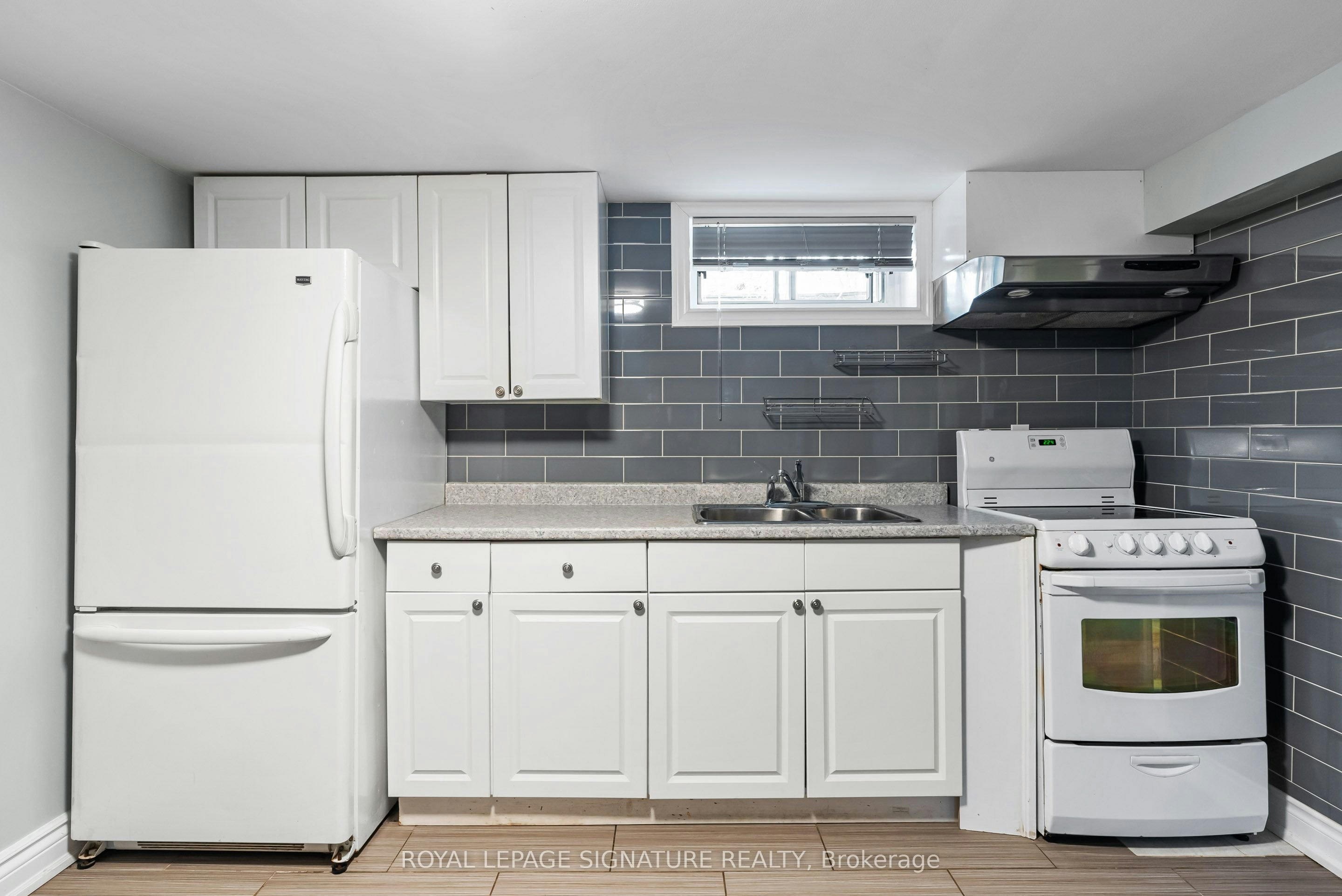 Lower-112 Foch Avenue, Toronto, ON, M8W 3Y1 - 4